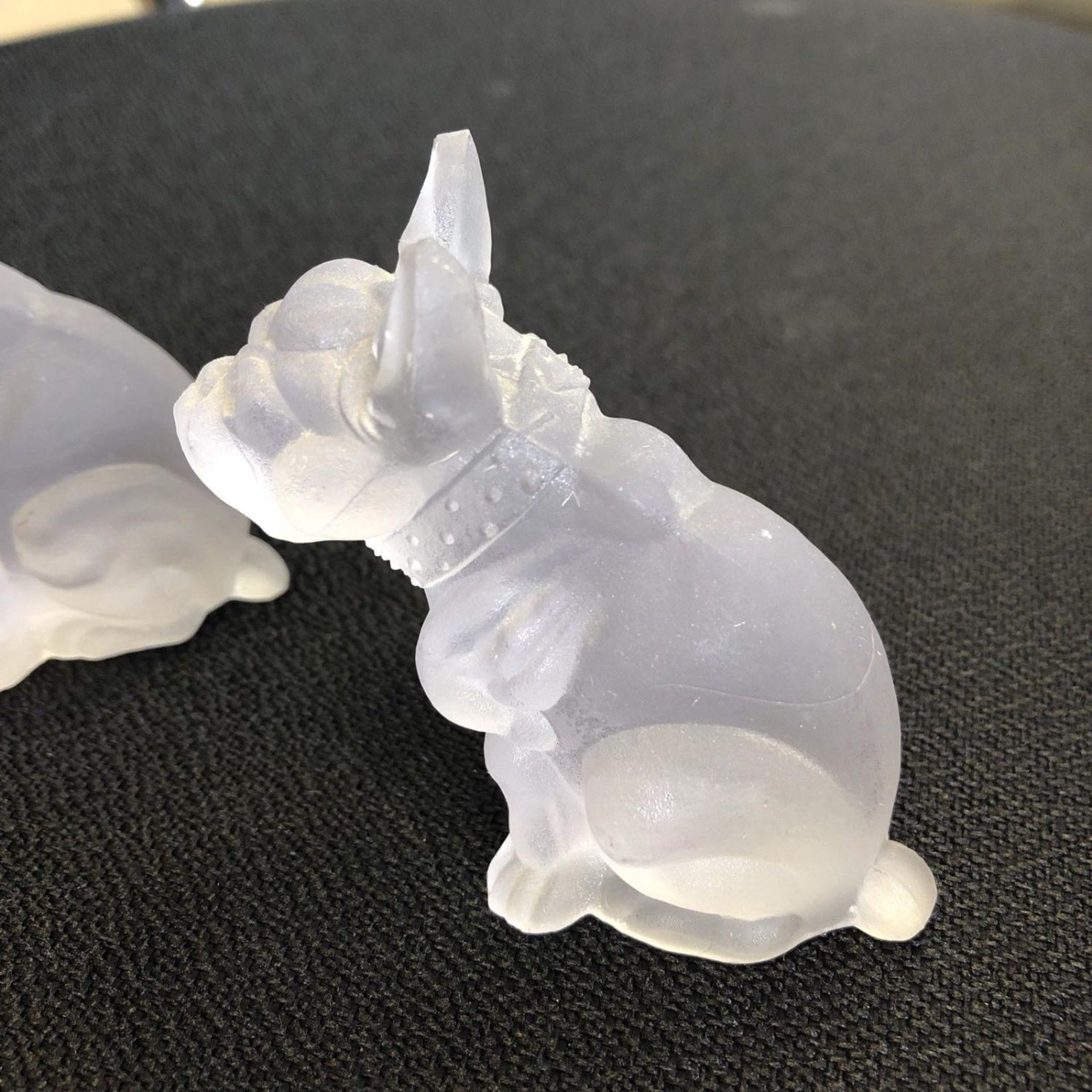 Pair of moulded frosted glass bulldog figurines 7cm - Image 3 of 5