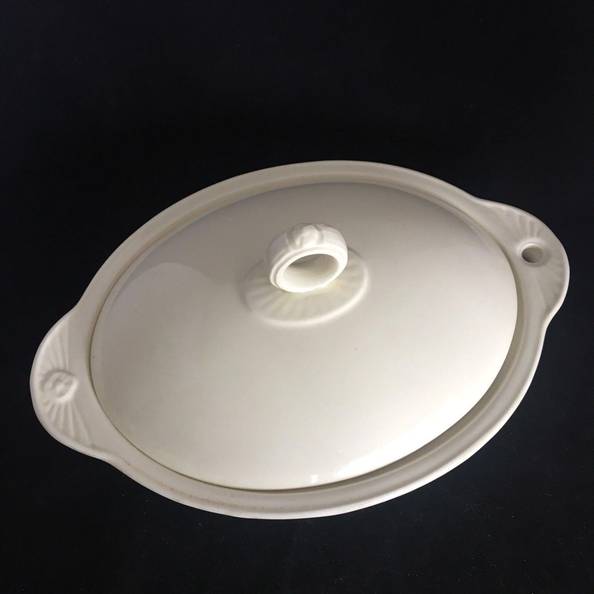 19th Century Wedgwood Cream Warming Dish Plate & Cover Meat Serving Platter - Image 4 of 4