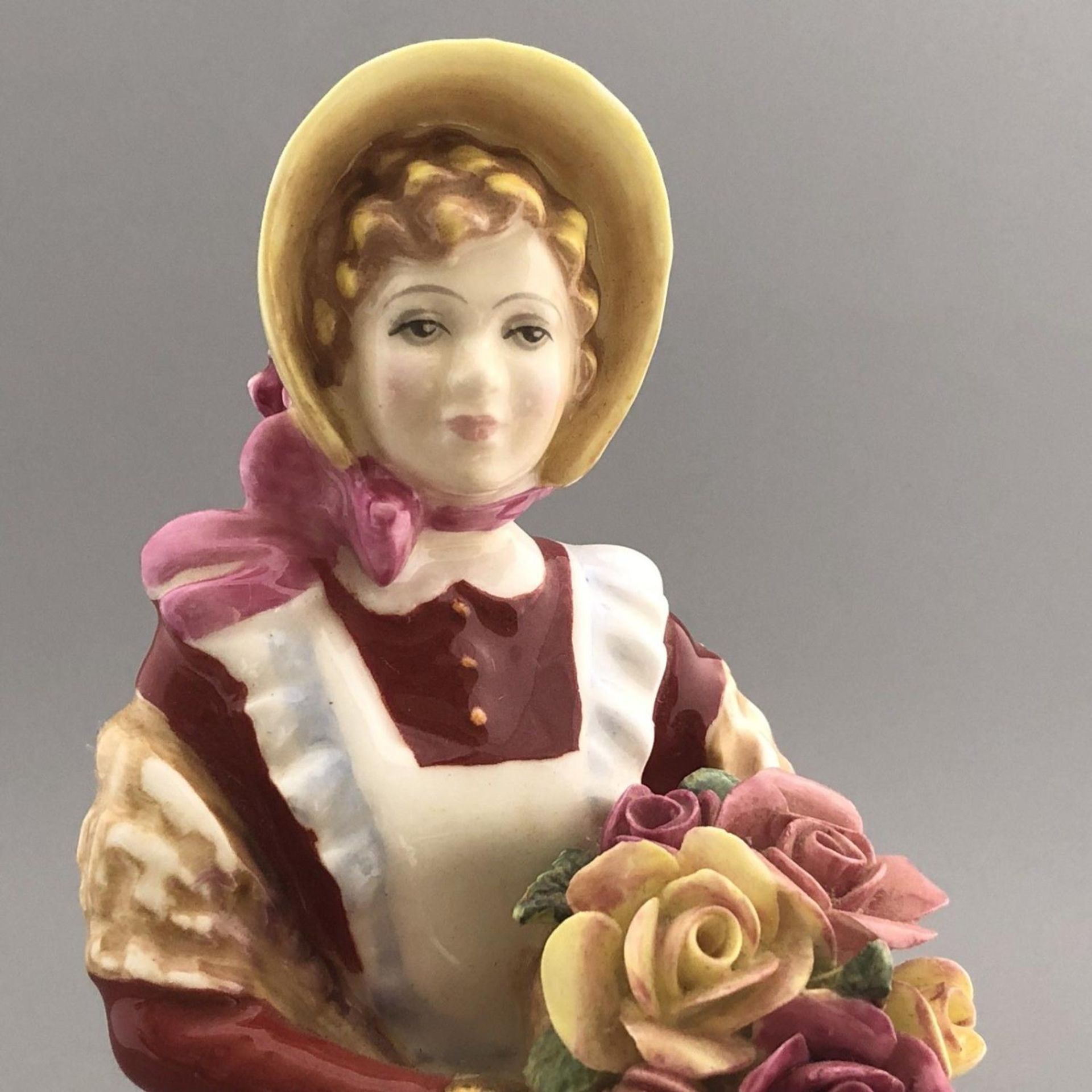English Porcelain Figurine "Old Country Roses" - Royal Doulton HN 3692 - Image 7 of 7