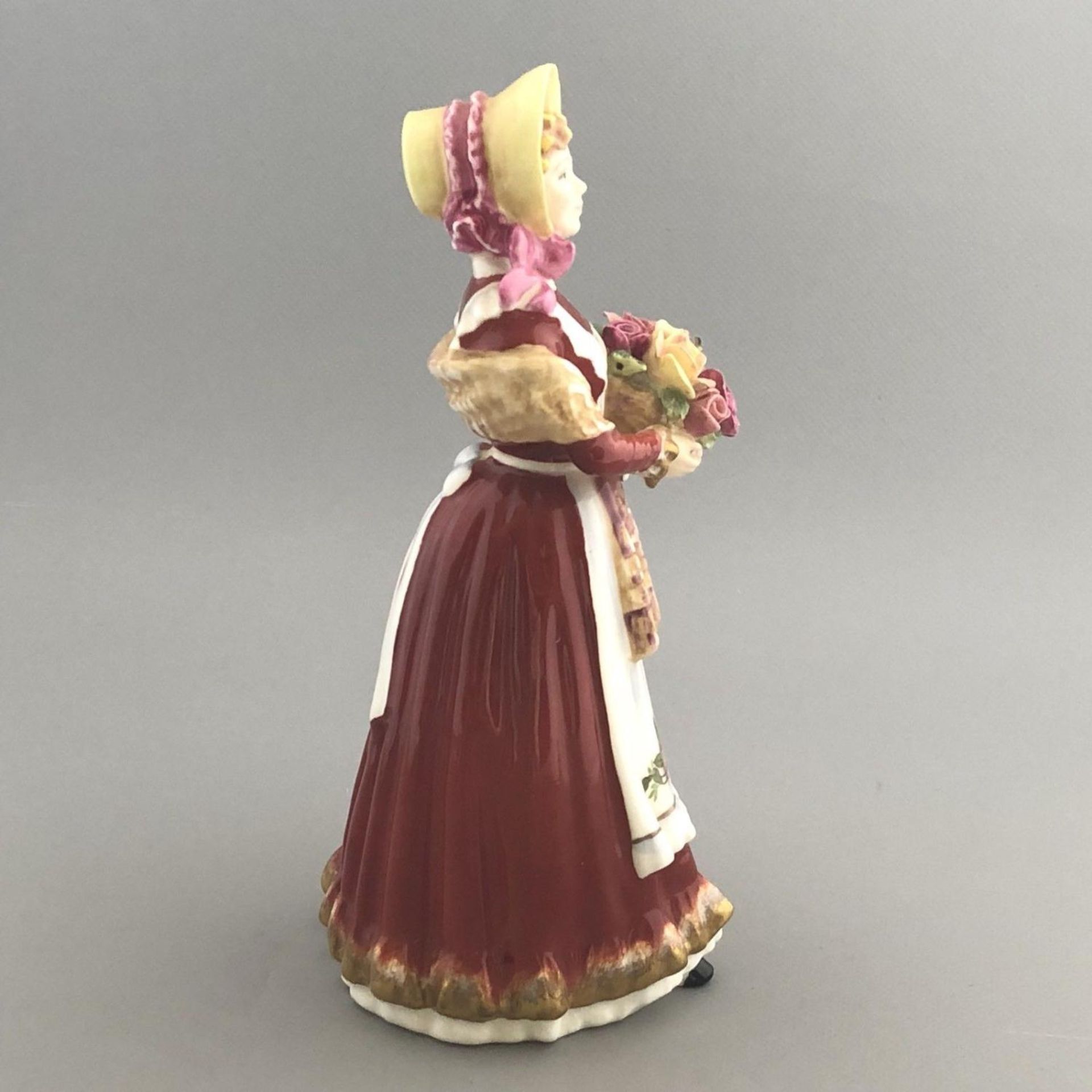 English Porcelain Figurine "Old Country Roses" - Royal Doulton HN 3692 - Image 4 of 7