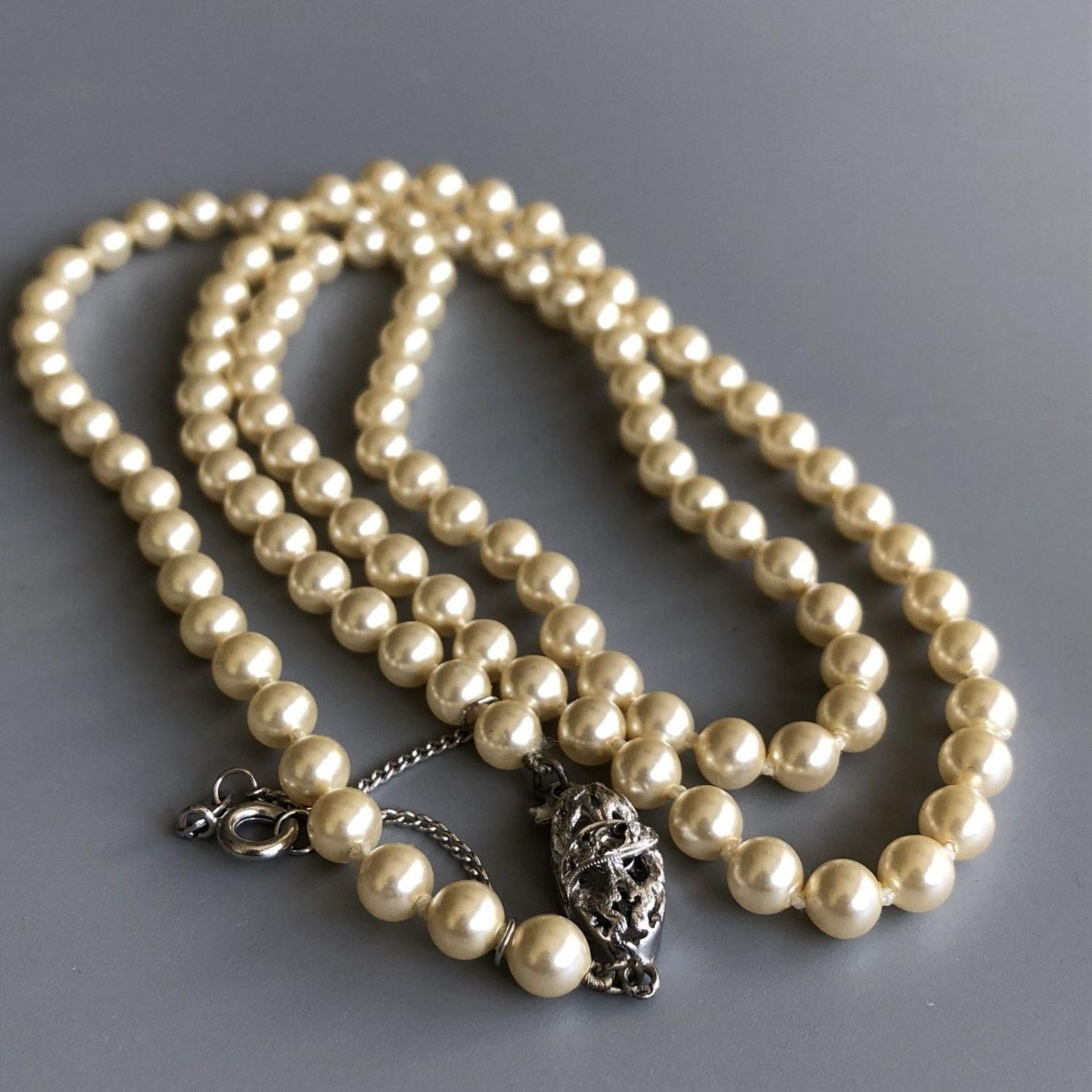 Faux pearl single strand long 28" necklace with 925 silver clasp - Image 2 of 4