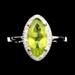 A Marvellous Natural Peridot Gemstone Ring - Clarity Vvs/If - Transparent - Gemstone Size 12Mm X 6Mm