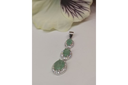 Gorgeous Oval Cut Rich Green Natural Brazilian Emerald Gemstone Pendant, Bespoke - Unique. - Image 2 of 2