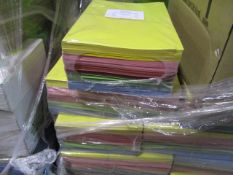 Large quantity of square cut foldrs on pallet - few thousand pcs