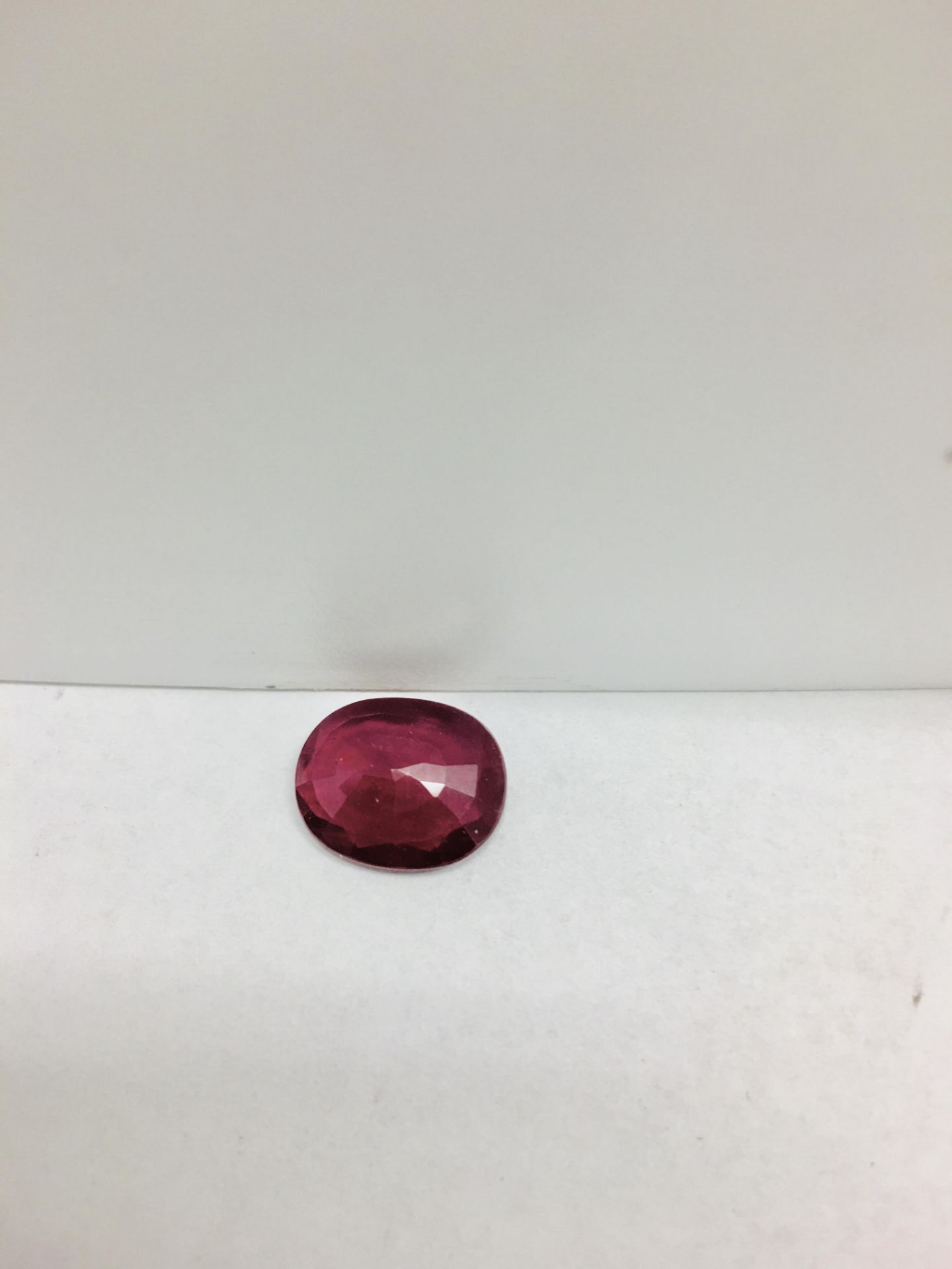4.90ct ruby,Enhanced by Frature,good clarity and colour,12mmx10mm ,valued at 800 - Image 2 of 3