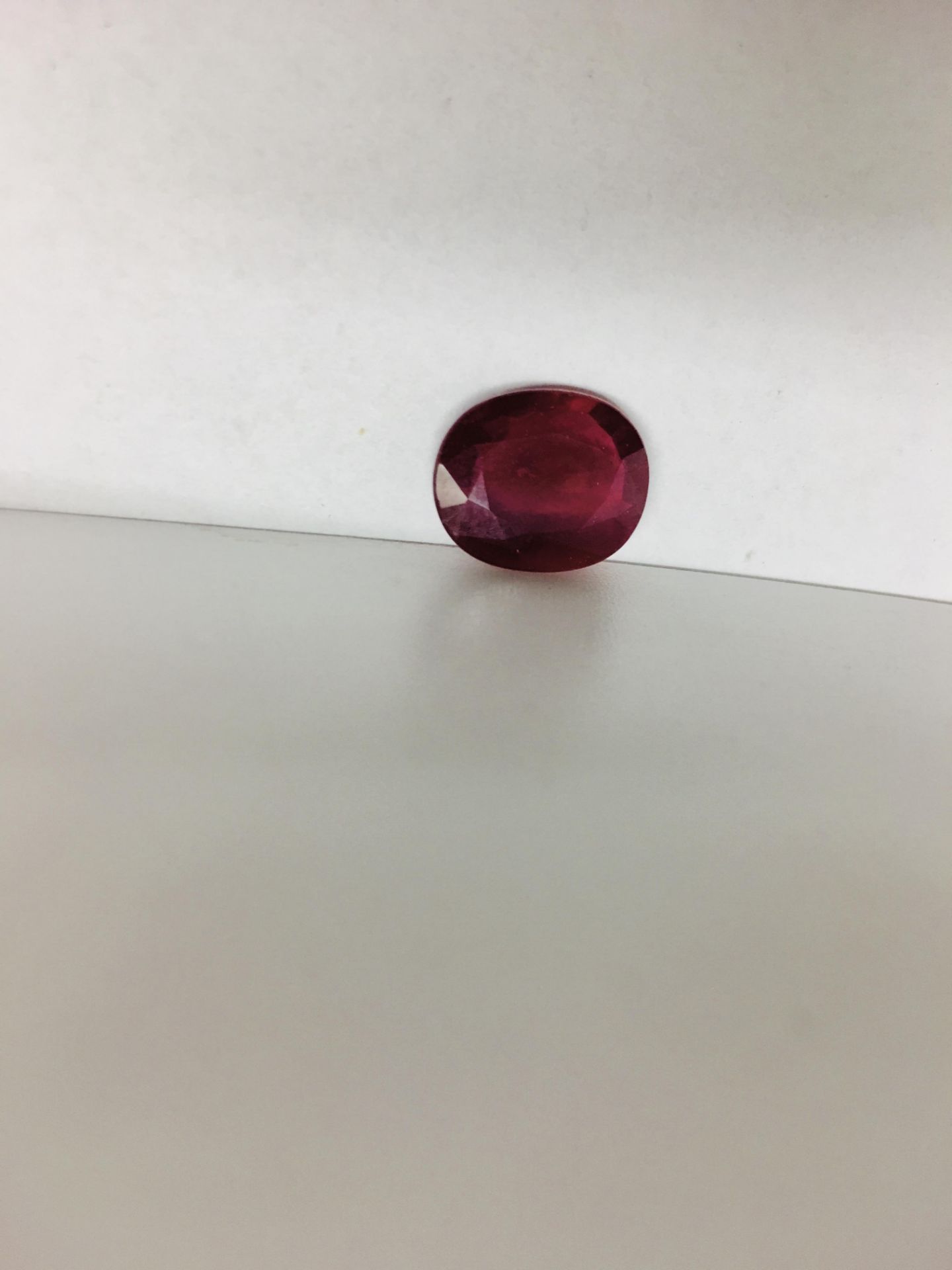 5.02ct ruby,Enhanced by Frature,good clarity and colour,12mmx10mm ,valued at 800 - Image 2 of 4