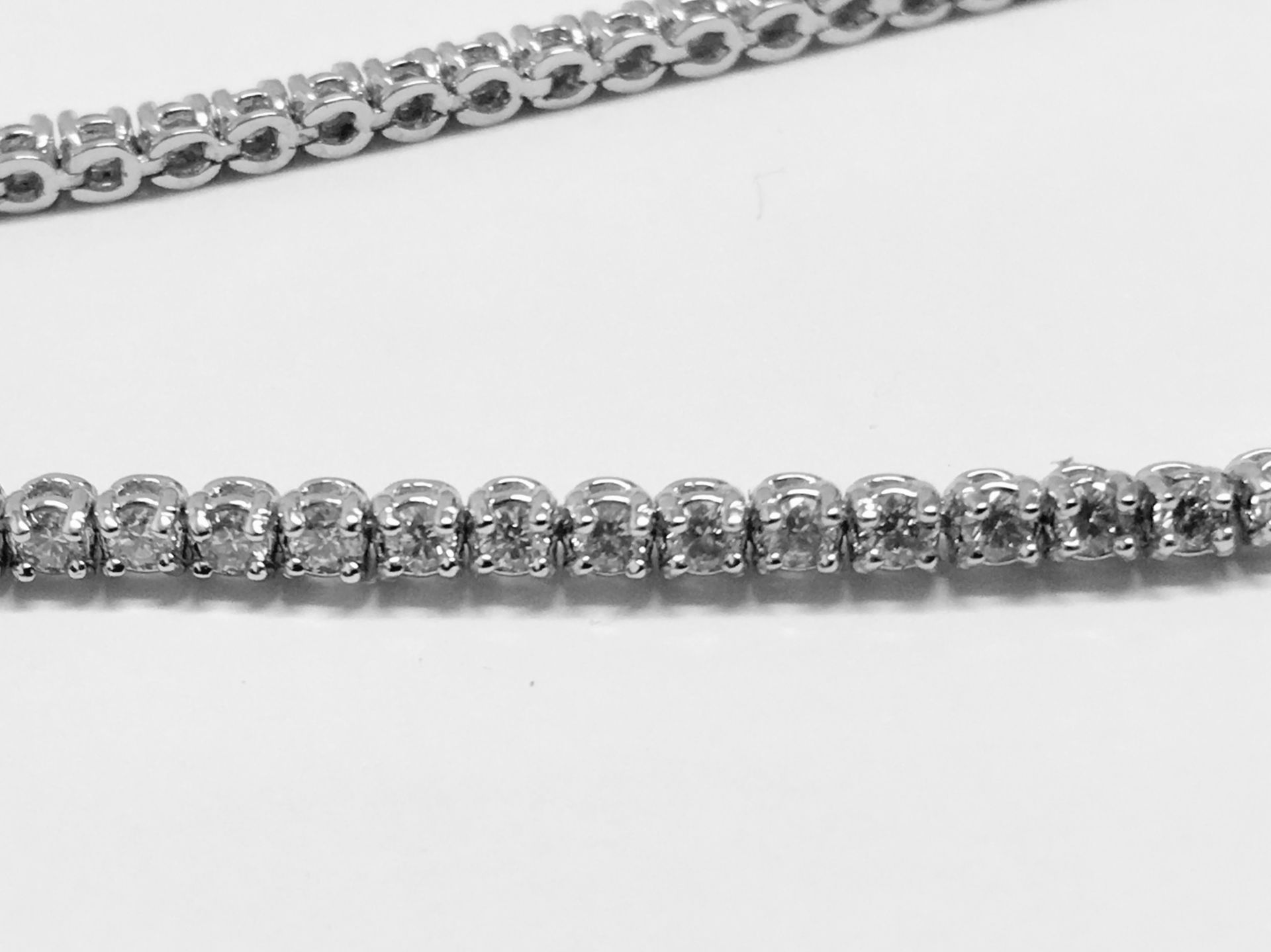 3.00ct Diamond tennis bracelet set with brilliant cut diamonds of I colour, si2 clarity. All set - Bild 2 aus 3
