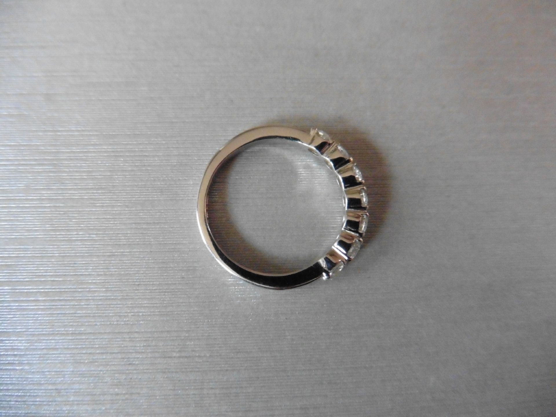 0.70ct diamond band ring set in 18ct gold. Brilliant cut diamonds. H/I colour and si3 clarity.Claw - Bild 3 aus 3