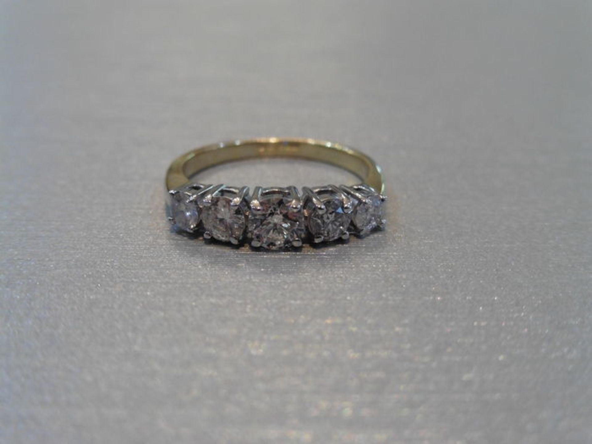 0.70ct diamond five stone ring set in 18ct gold. Graduated brilliant cut diamonds, I colour, si2 - Bild 2 aus 3