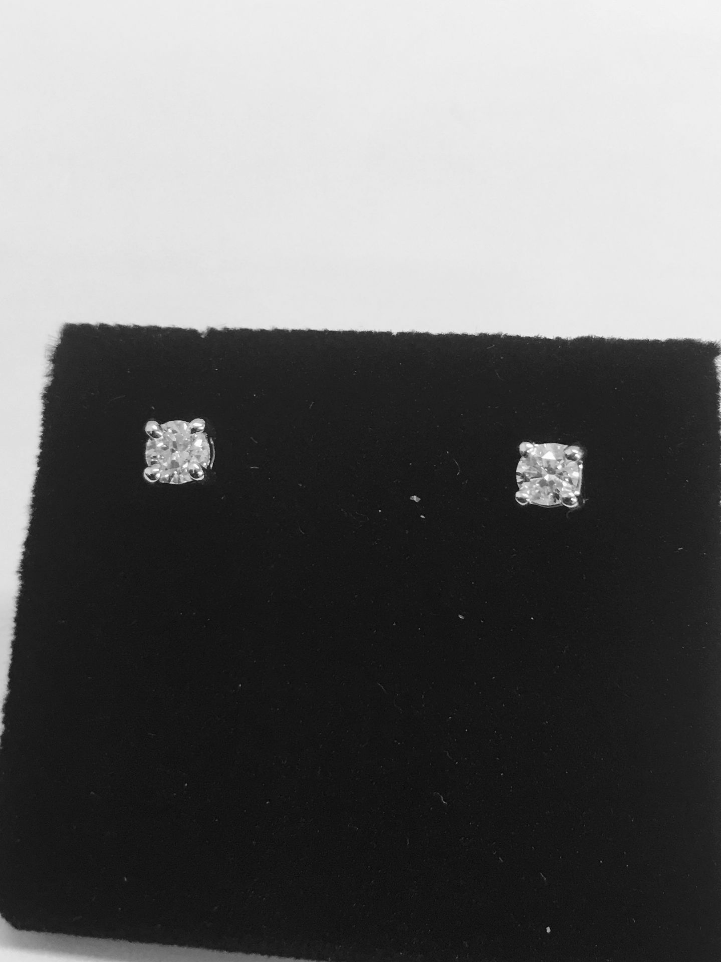 0.30ct diamond solitaire stud earrings set in platinum 950. Brilliant cut diamonds I colour, si2 - Bild 2 aus 4