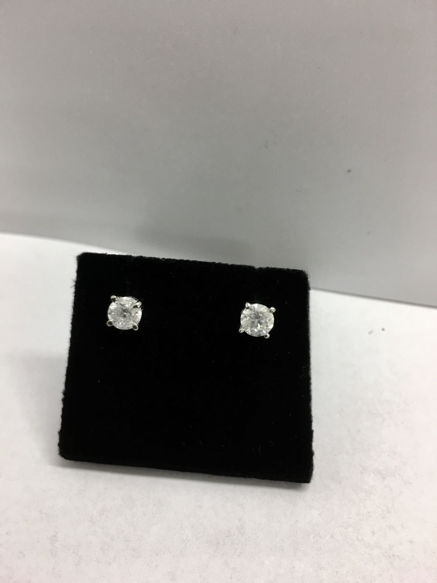 1.00ct Solitaire diamond stud earrings set with brilliant cut diamonds, i1 clarity and I colour. Set - Bild 4 aus 5