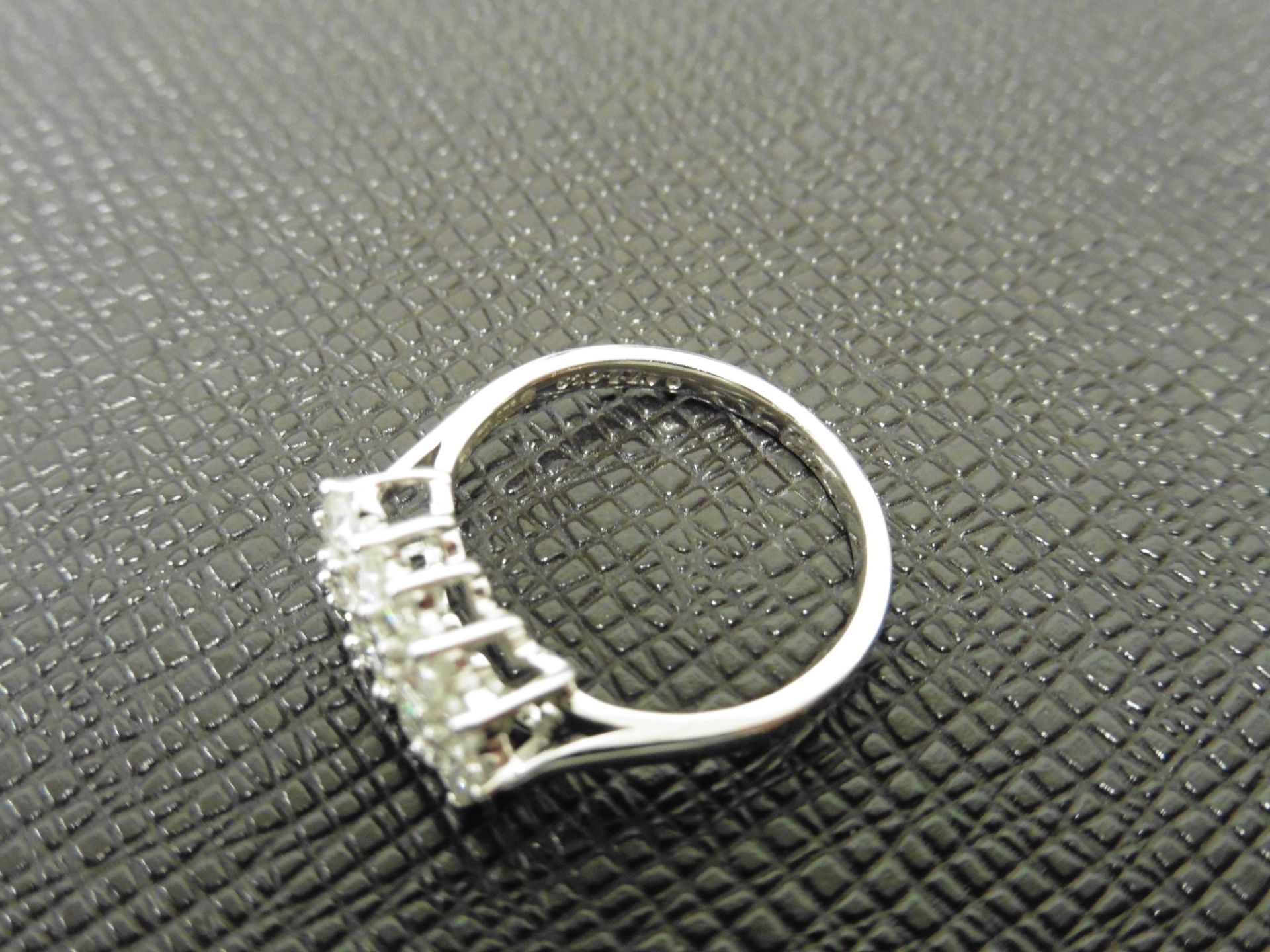 0.75ctdiamond aeroplane cluster style ring set in 9ct white gold. Baguette and Brilliant cut - Bild 3 aus 4