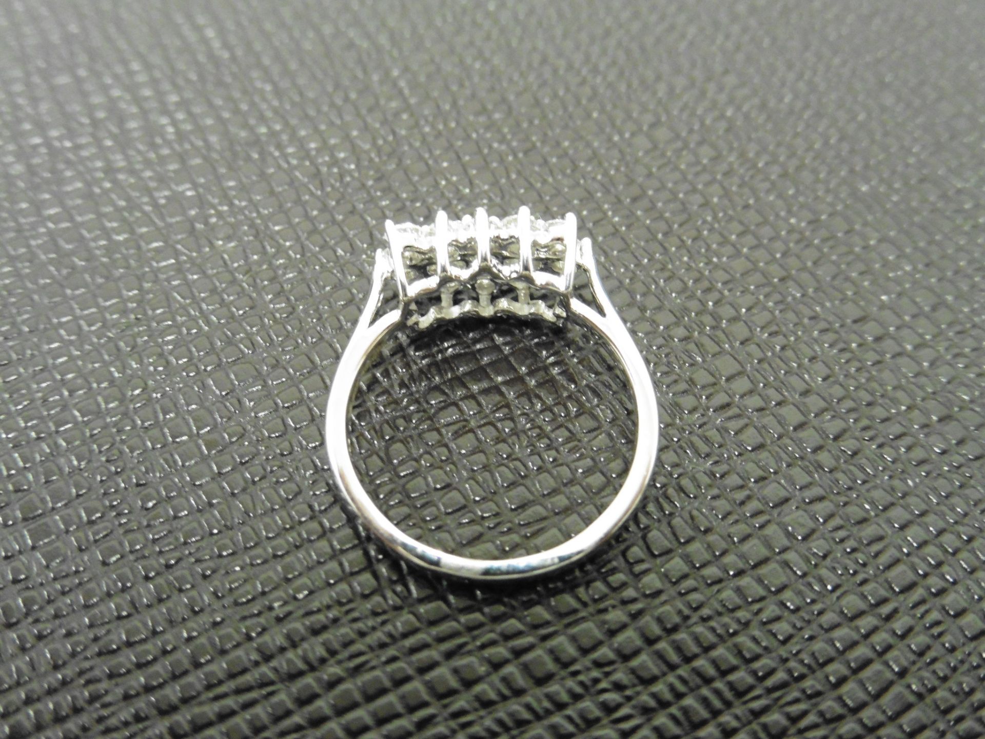 0.75ctdiamond aeroplane cluster style ring set in 9ct white gold. Baguette and Brilliant cut - Bild 2 aus 4