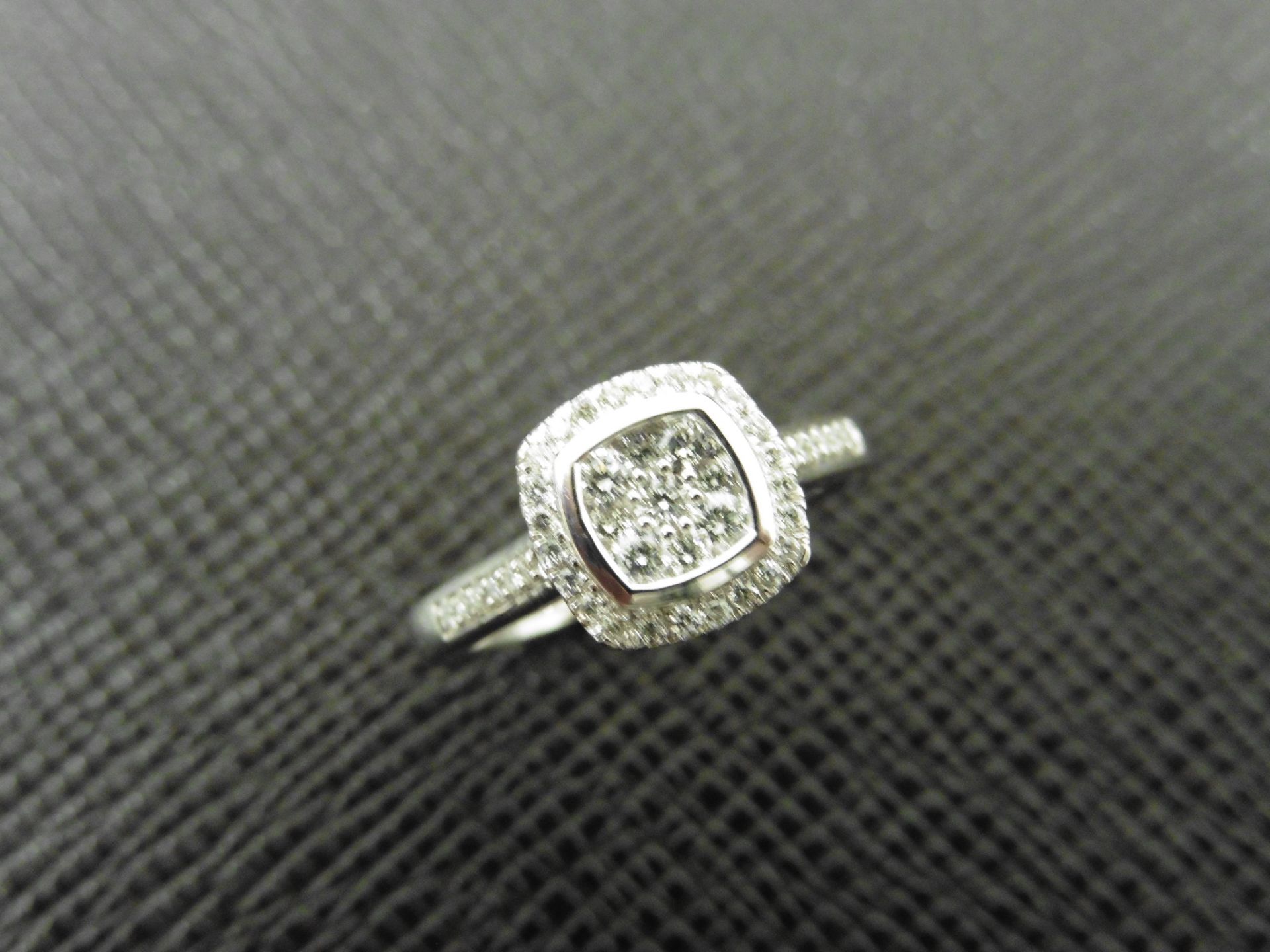 0.33ct diamond set solitaire style ring. Cushion cut setting with small round cut diamonds, H colour - Image 4 of 4