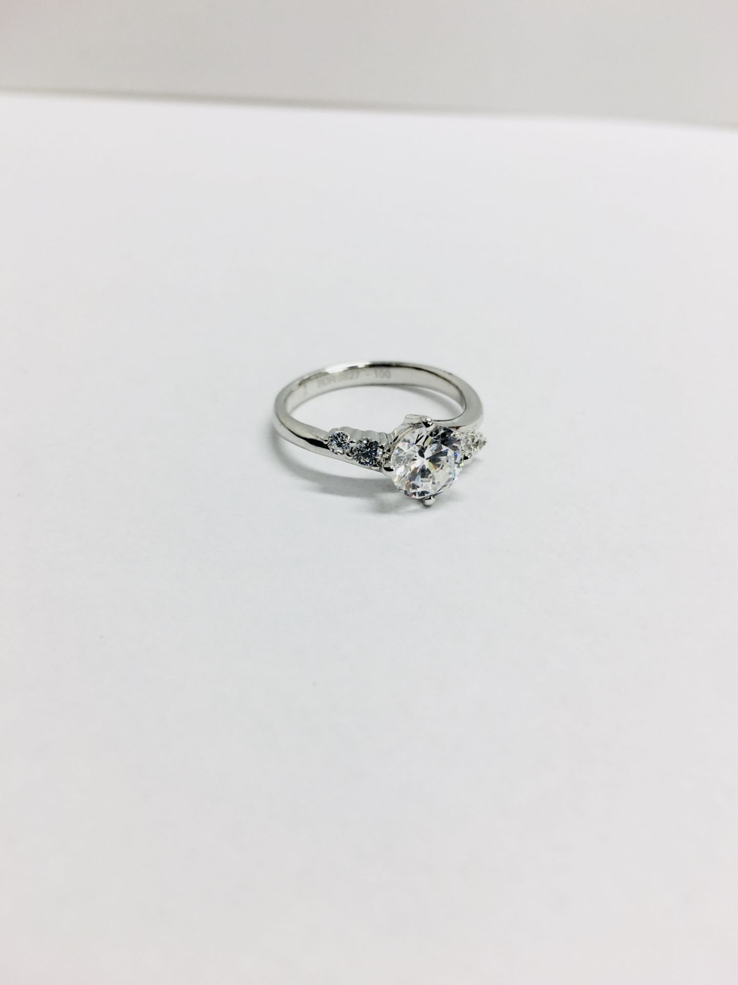 Platinum diamond solitaire ring with diamond set shoulders,0.50ct i vs clarity diamond natural - Image 4 of 4