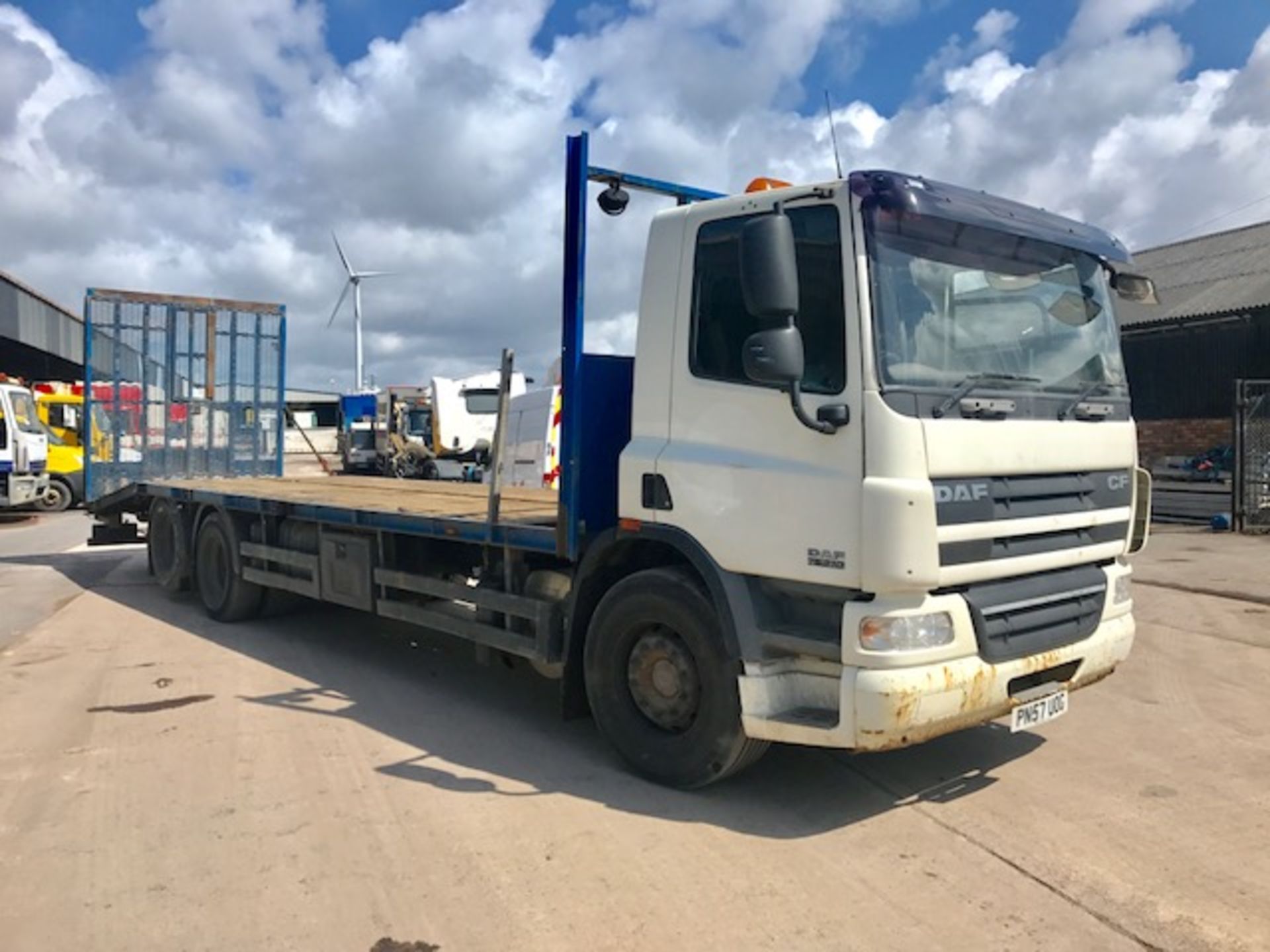 2007 DAF CF 75.310 6x2 Beavertail truck