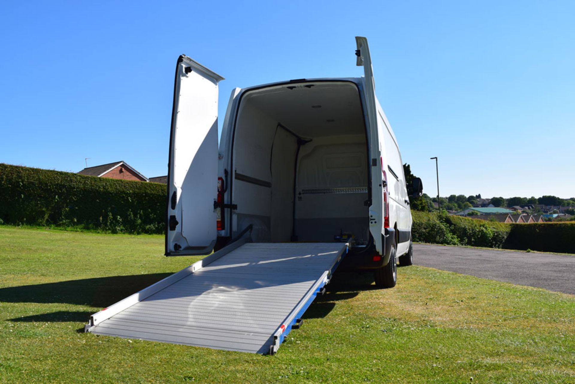 2013 Vauxhall Movano F3500 CDTI L2H2 Panel Van With Ramp, Winch And Washable Lining - Image 10 of 14