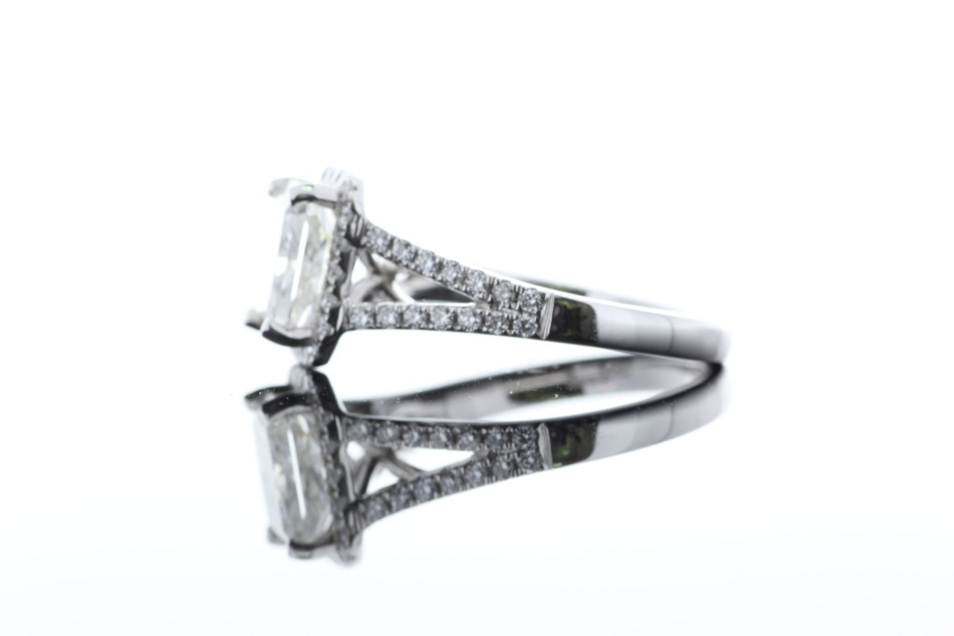 18ct White Gold Single Stone Radiant Cut Diamond With Halo Setting Ring 2.51 (2.01) - Image 18 of 73