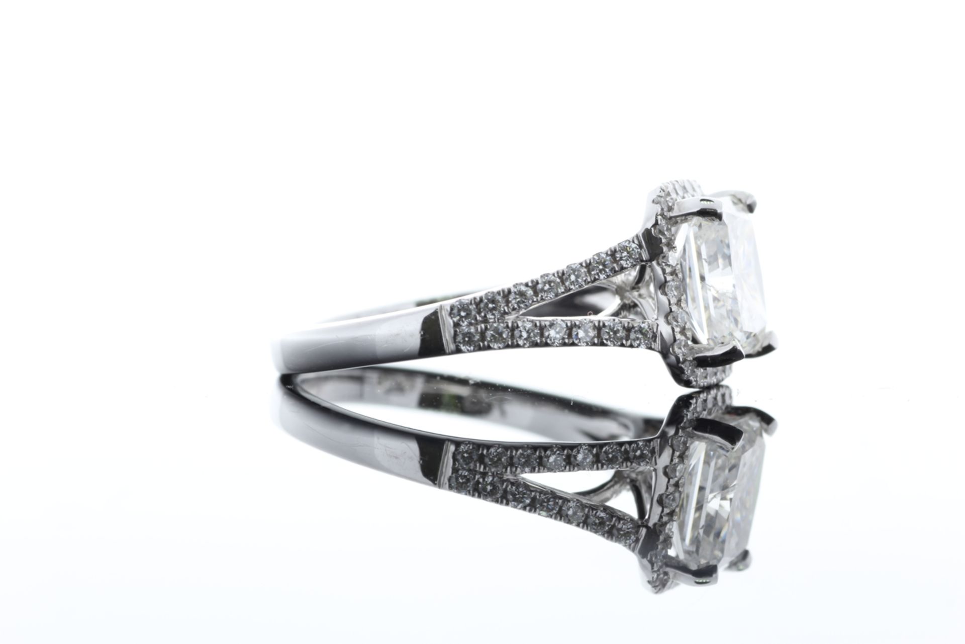 18ct White Gold Single Stone Radiant Cut Diamond With Halo Setting Ring 2.51 (2.01) - Image 61 of 73