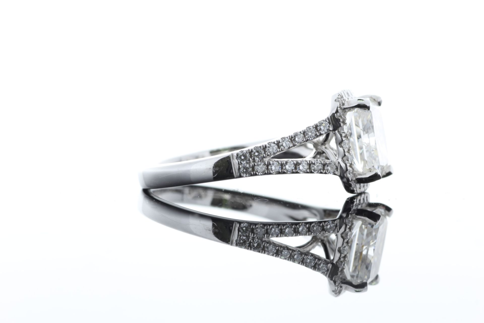 18ct White Gold Single Stone Radiant Cut Diamond With Halo Setting Ring 2.51 (2.01) - Image 60 of 73