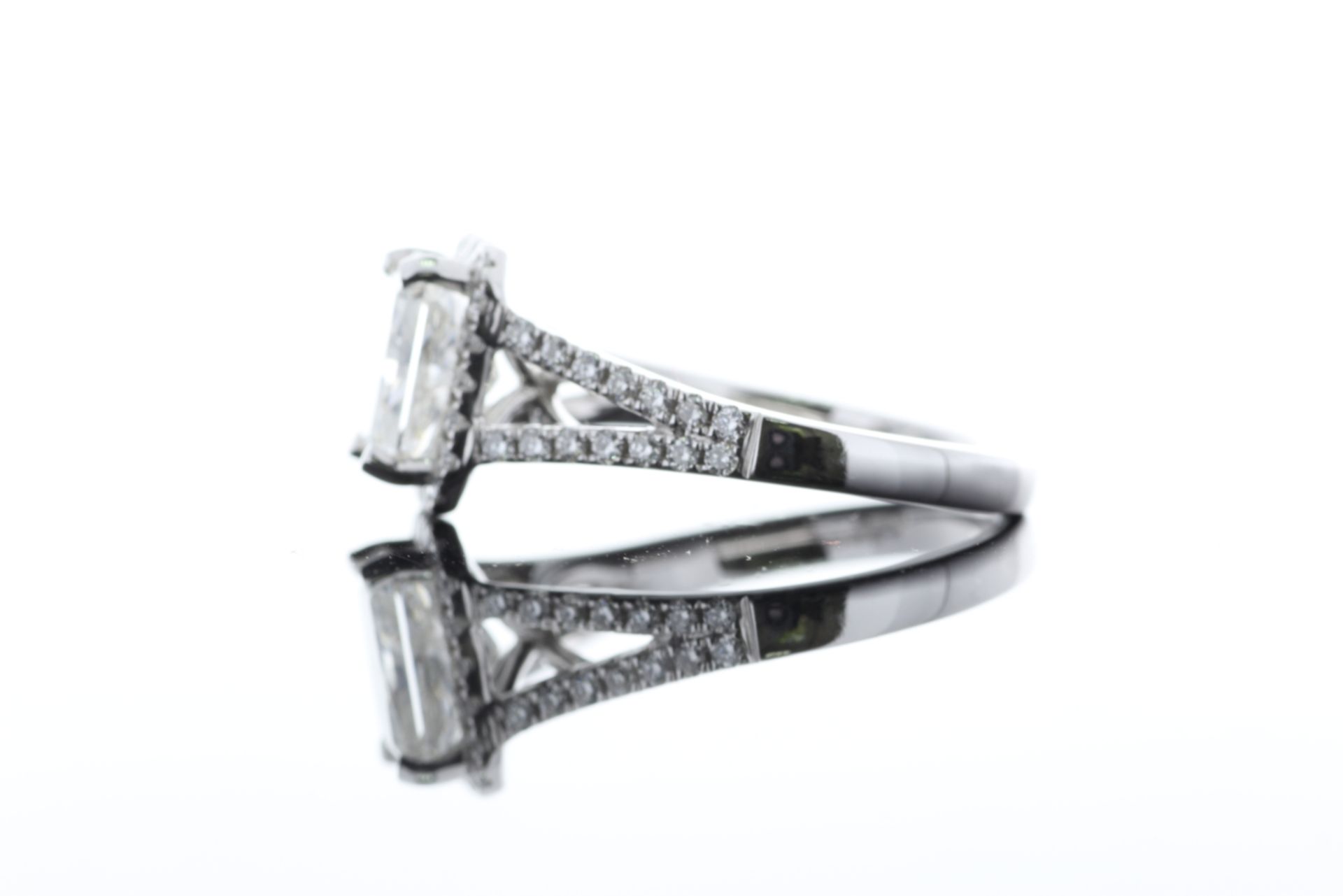 18ct White Gold Single Stone Radiant Cut Diamond With Halo Setting Ring 2.51 (2.01) - Image 19 of 73