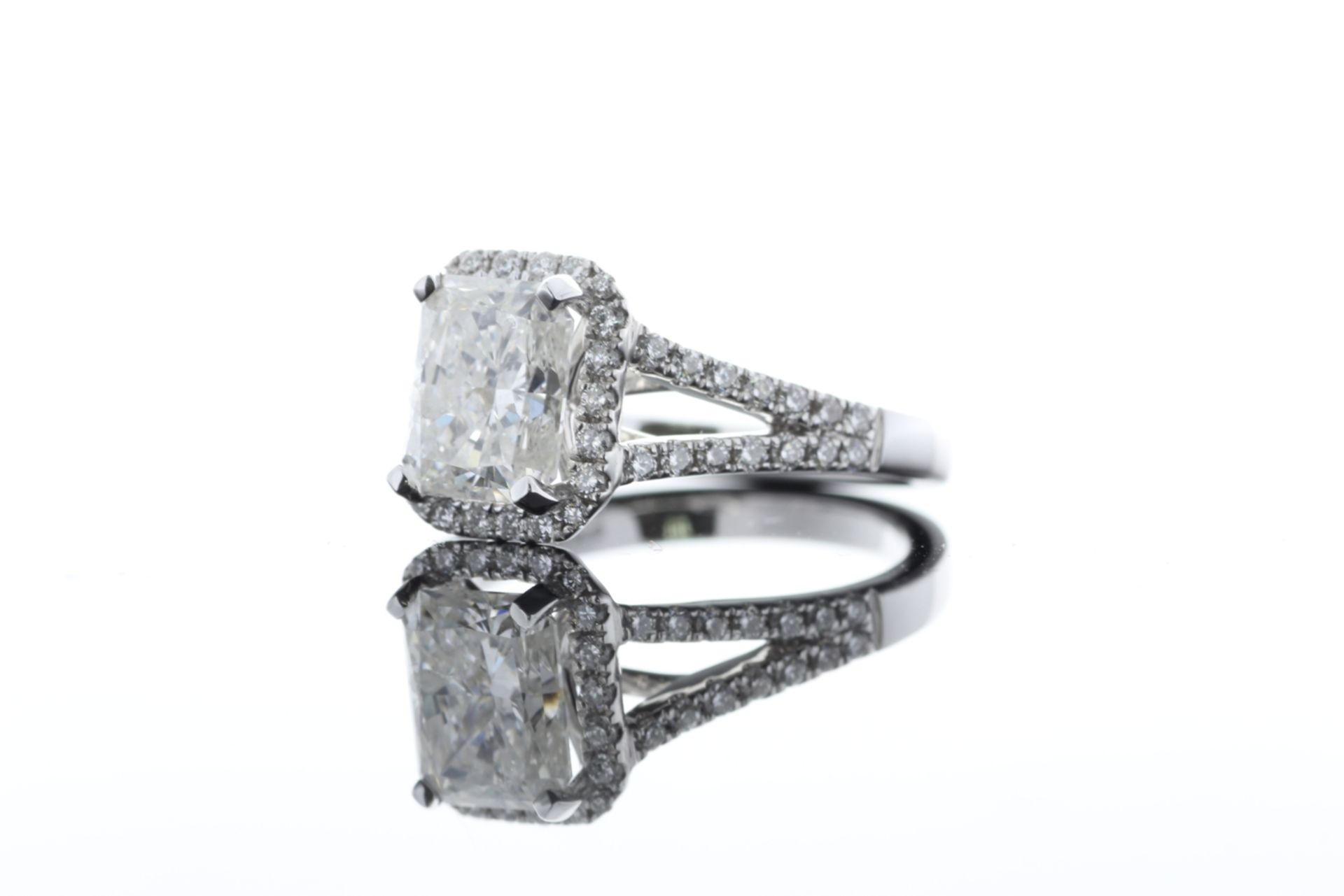 18ct White Gold Single Stone Radiant Cut Diamond With Halo Setting Ring 2.51 (2.01) - Image 9 of 73