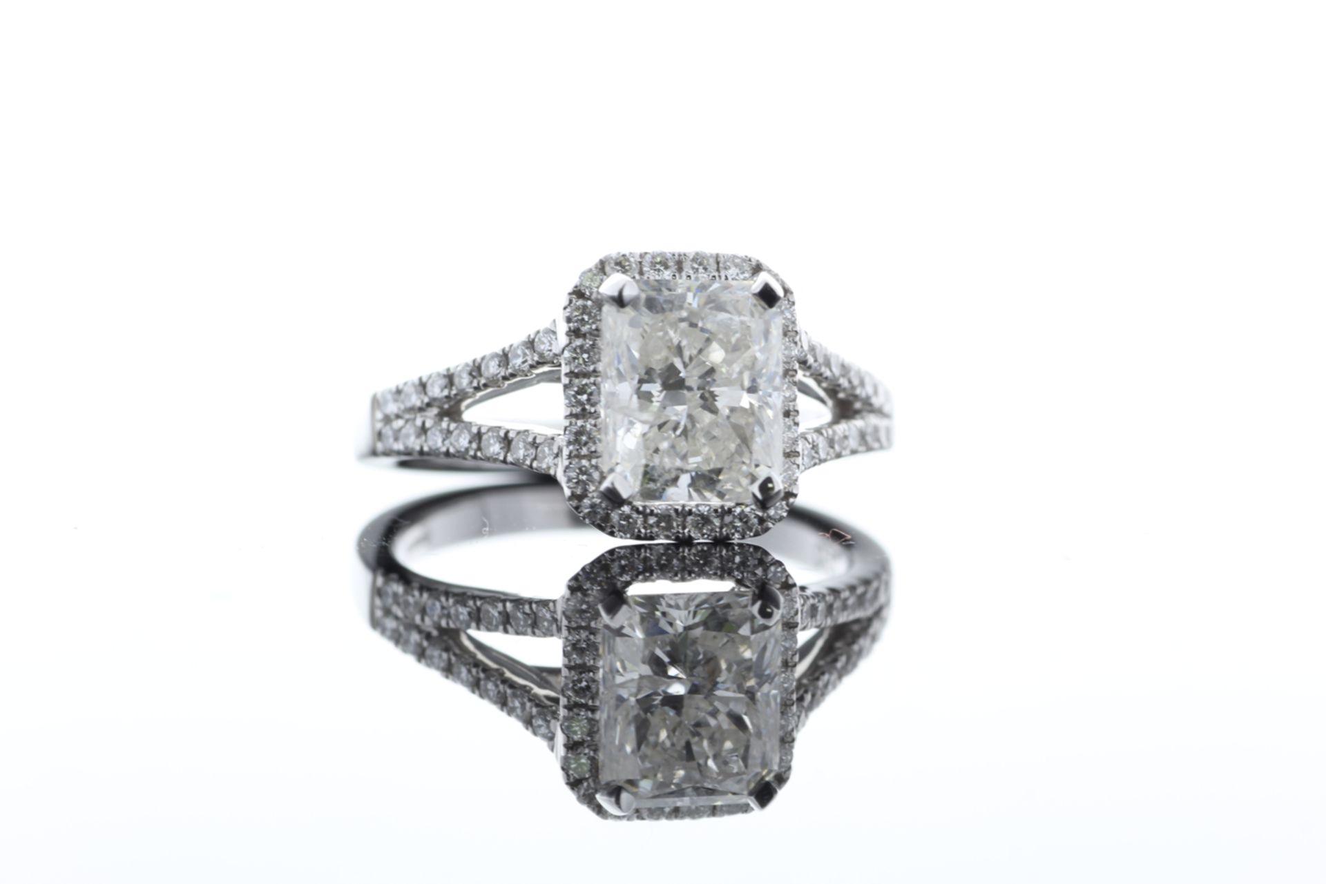 18ct White Gold Single Stone Radiant Cut Diamond With Halo Setting Ring 2.51 (2.01) - Bild 73 aus 73