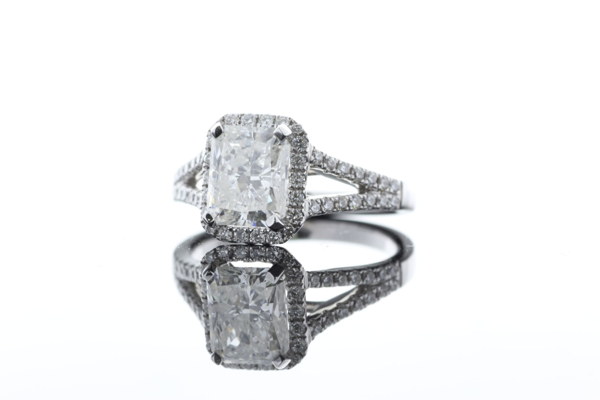 18ct White Gold Single Stone Radiant Cut Diamond With Halo Setting Ring 2.51 (2.01) - Image 6 of 73