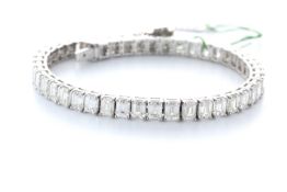 18ct White Gold Emerald Cut Diamond Bracelet 16.20