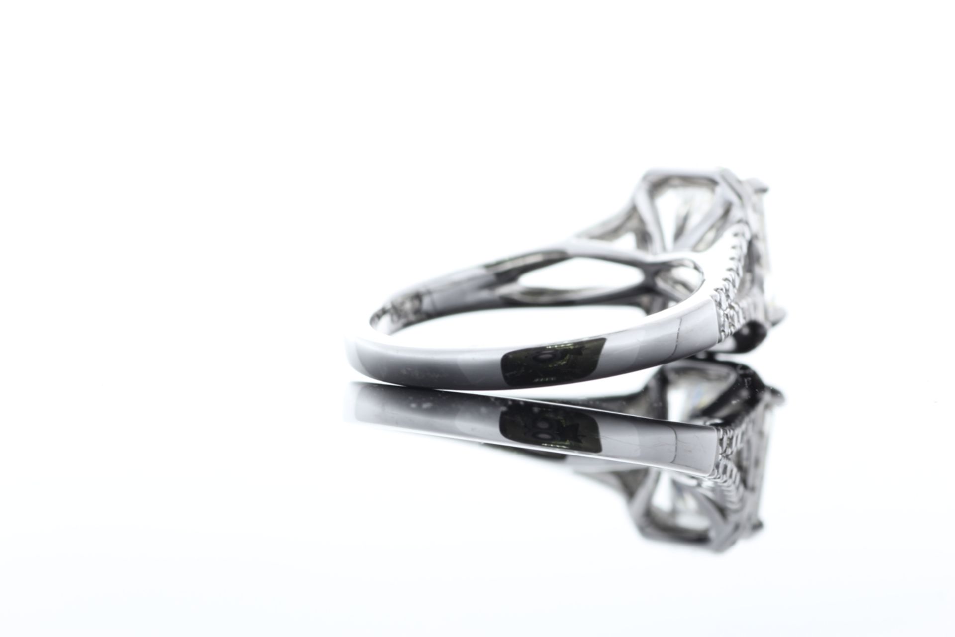 18ct White Gold Single Stone Radiant Cut Diamond With Halo Setting Ring 2.51 (2.01) - Image 48 of 73