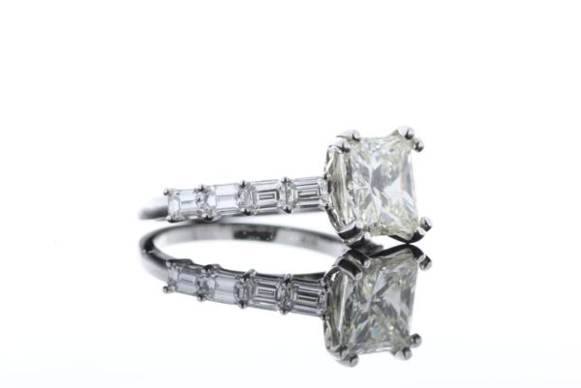 18ct White Gold Single Stone Princess Cut Diamond Ring with emerald shoulders 3.09 - Bild 67 aus 67