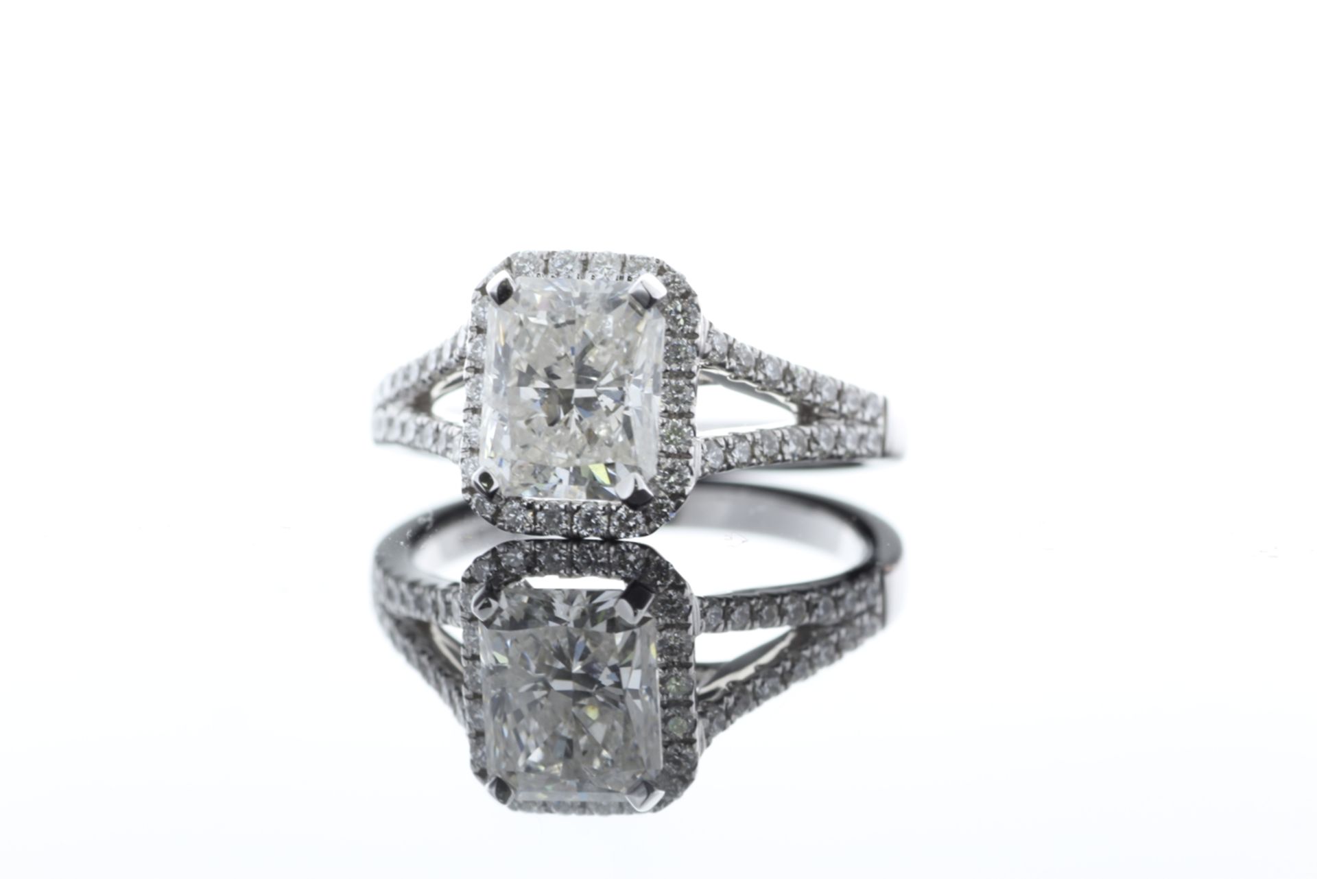 18ct White Gold Single Stone Radiant Cut Diamond With Halo Setting Ring 2.51 (2.01) - Image 5 of 73