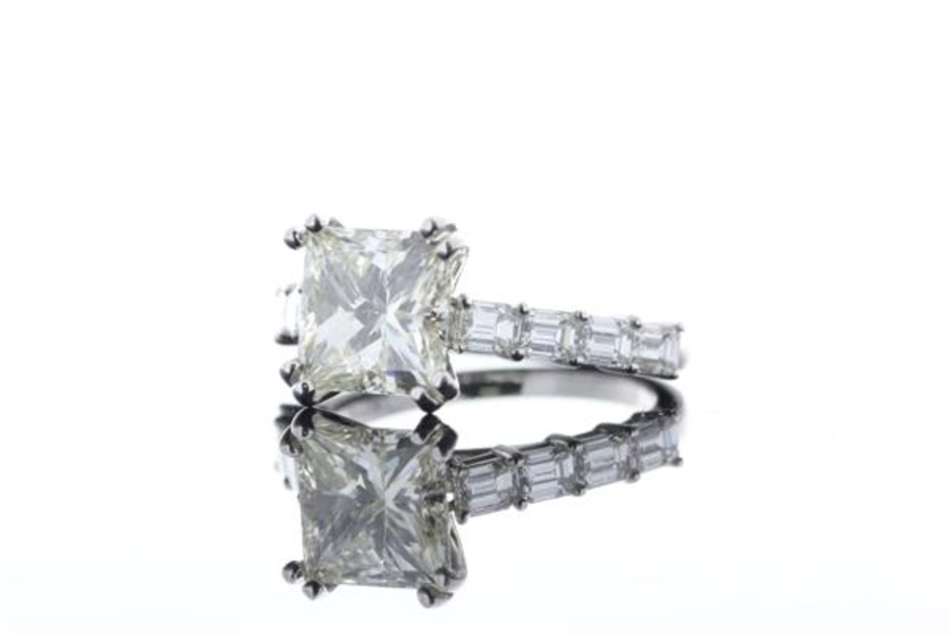 18ct White Gold Single Stone Princess Cut Diamond Ring with emerald shoulders 3.09 - Bild 8 aus 67