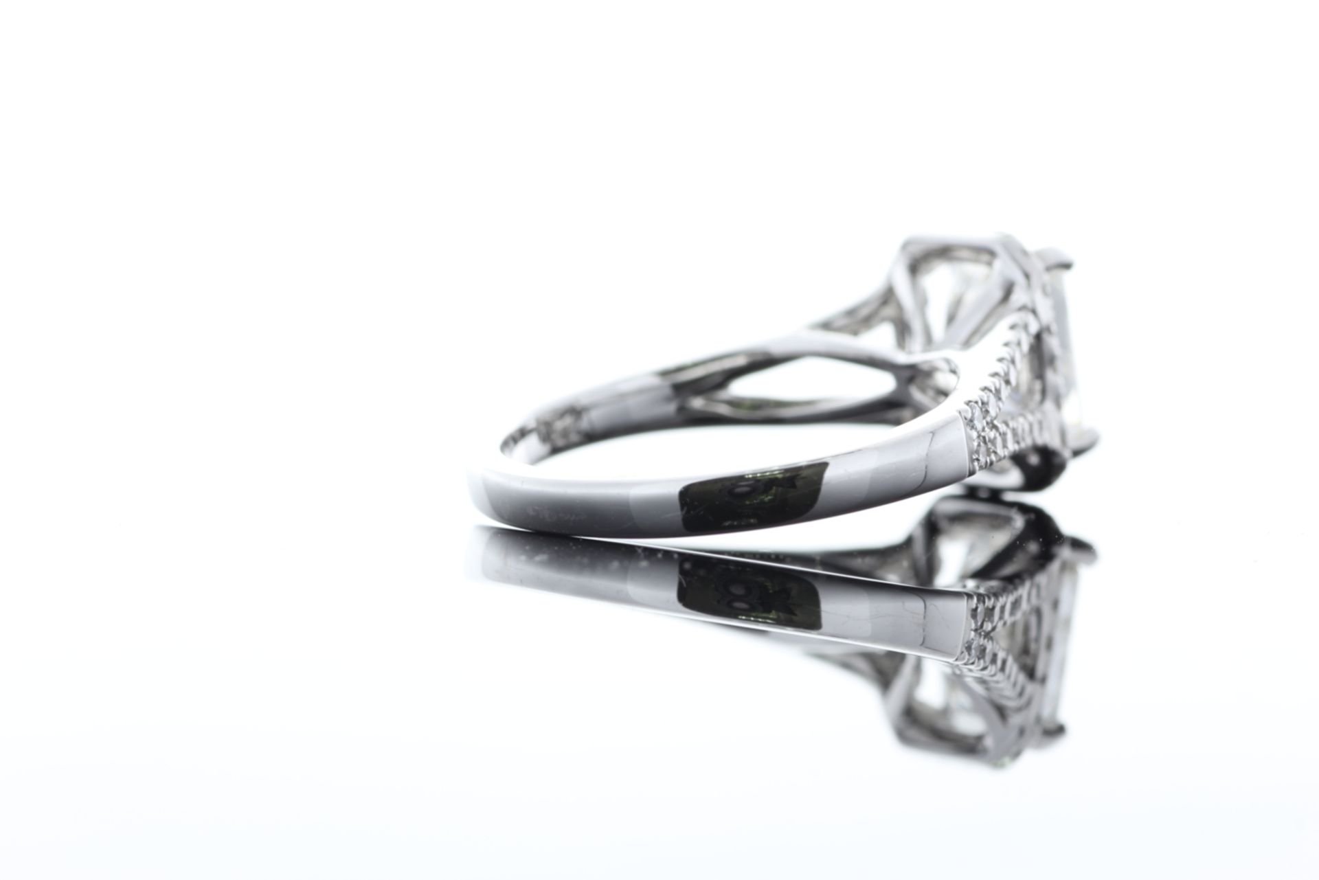 18ct White Gold Single Stone Radiant Cut Diamond With Halo Setting Ring 2.51 (2.01) - Image 49 of 73