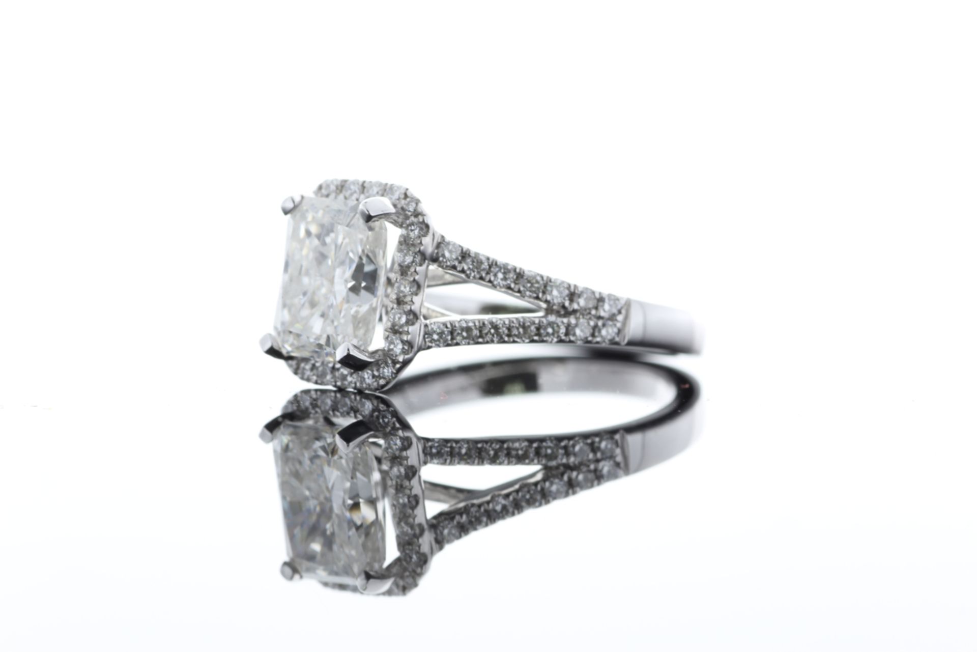 18ct White Gold Single Stone Radiant Cut Diamond With Halo Setting Ring 2.51 (2.01) - Image 11 of 73