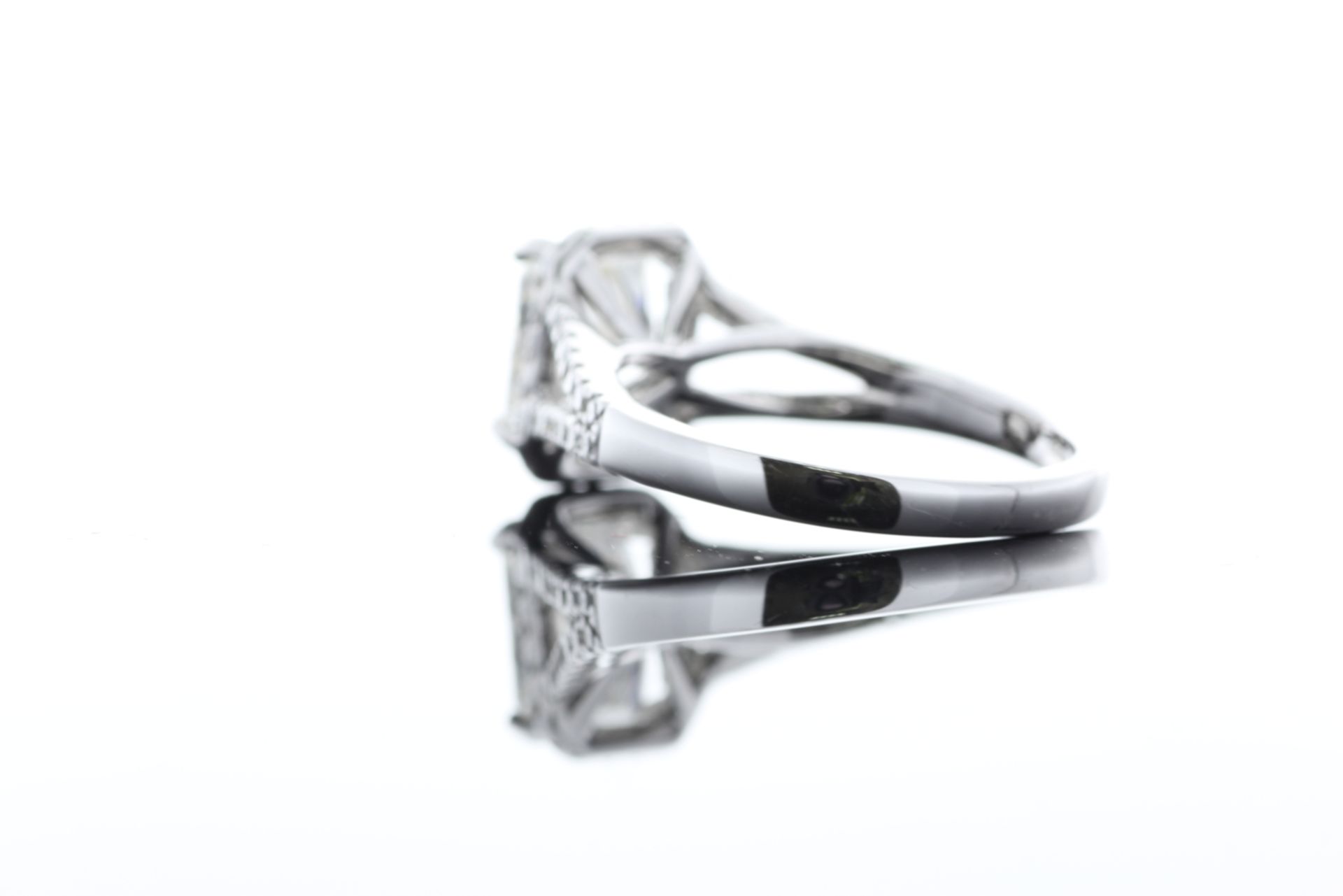 18ct White Gold Single Stone Radiant Cut Diamond With Halo Setting Ring 2.51 (2.01) - Image 30 of 73
