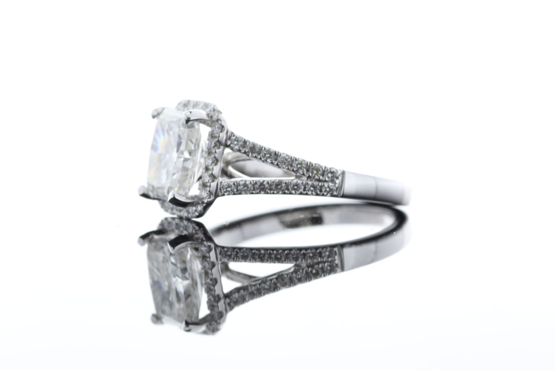 18ct White Gold Single Stone Radiant Cut Diamond With Halo Setting Ring 2.51 (2.01) - Bild 14 aus 73