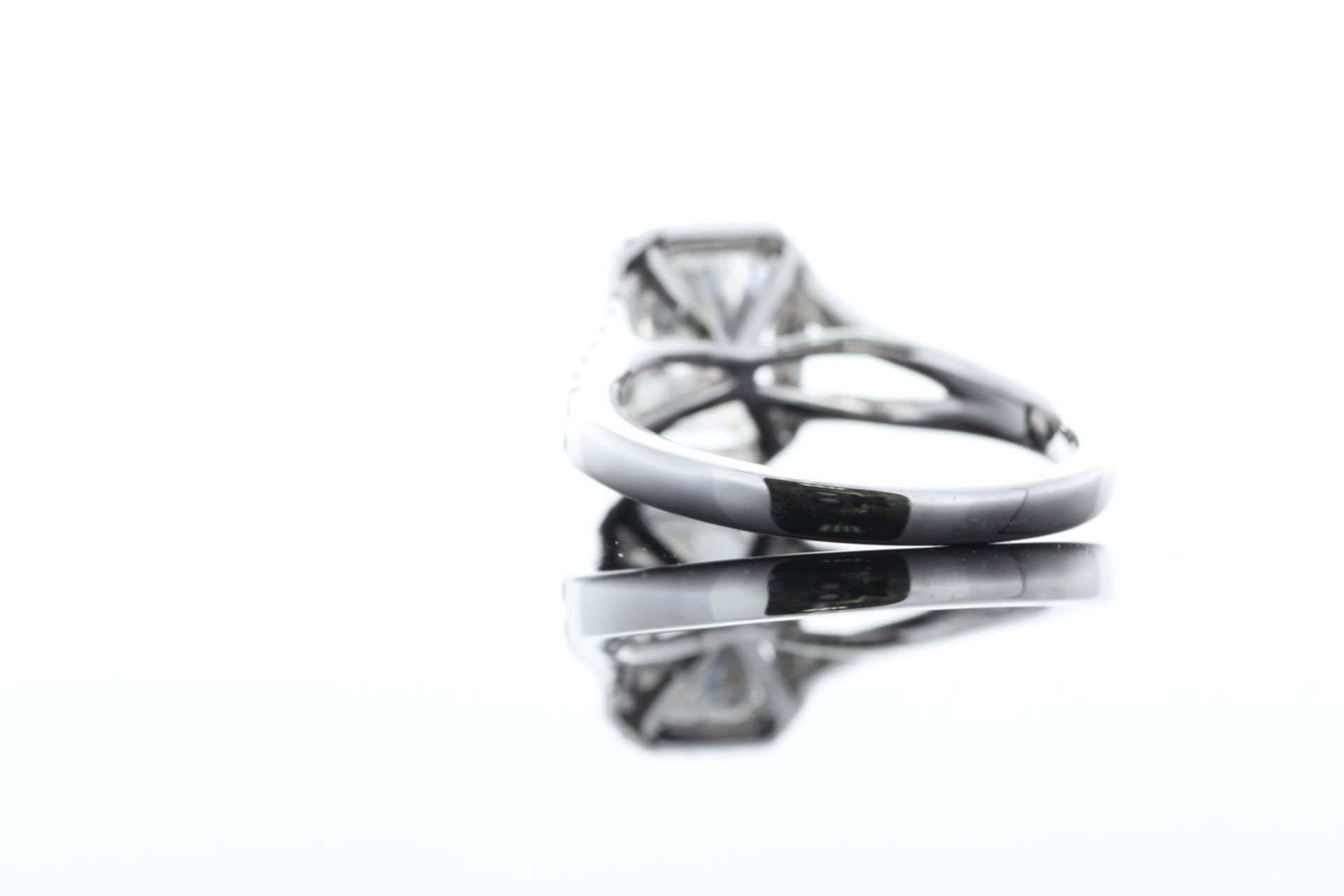 18ct White Gold Single Stone Radiant Cut Diamond With Halo Setting Ring 2.51 (2.01) - Image 34 of 73