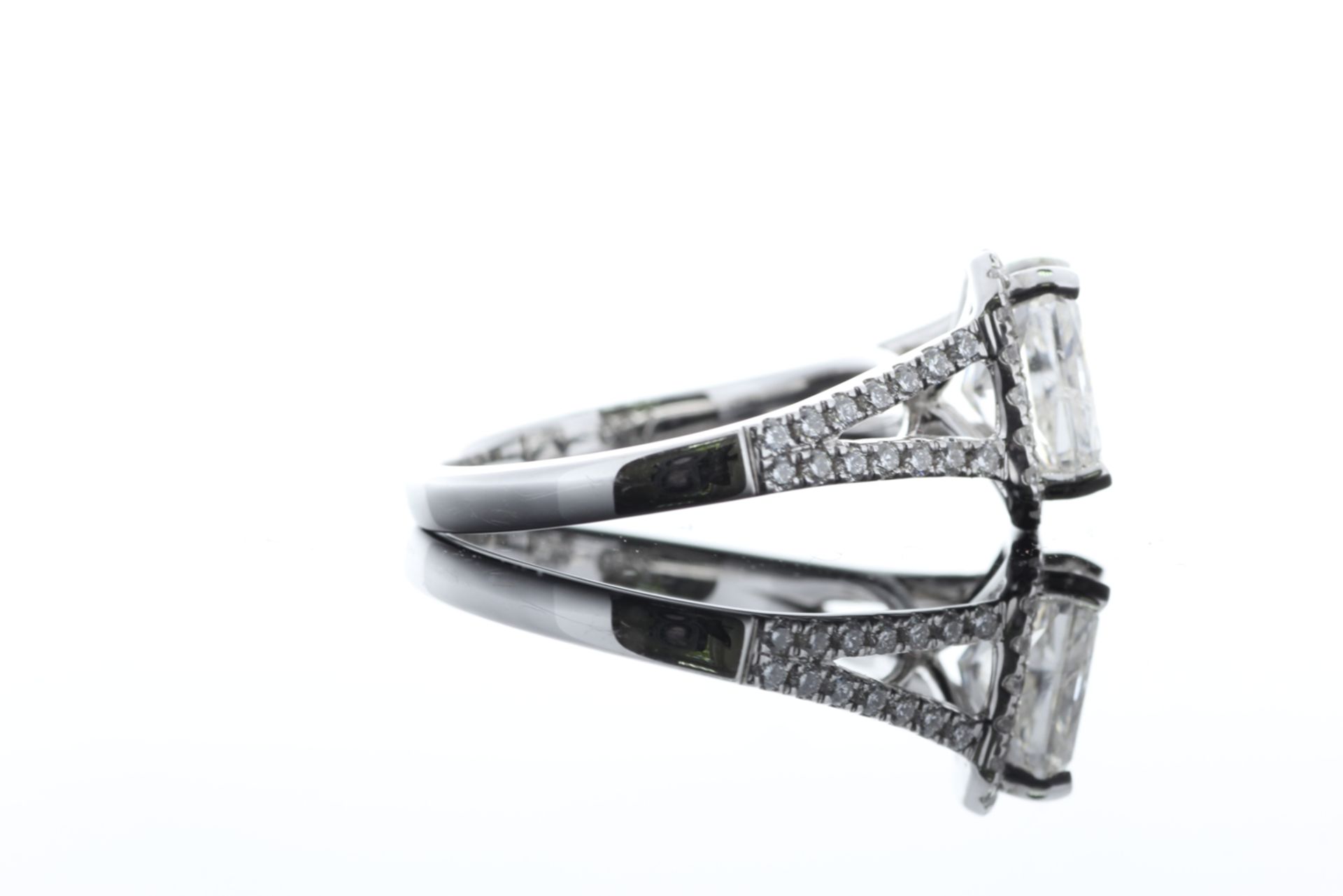 18ct White Gold Single Stone Radiant Cut Diamond With Halo Setting Ring 2.51 (2.01) - Image 57 of 73