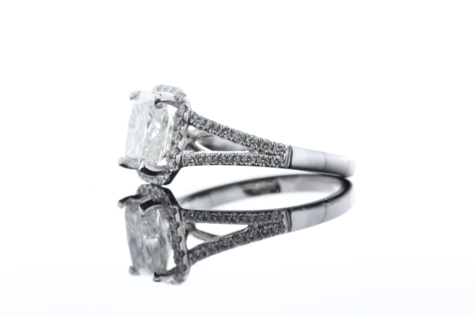 18ct White Gold Single Stone Radiant Cut Diamond With Halo Setting Ring 2.51 (2.01) - Image 15 of 73