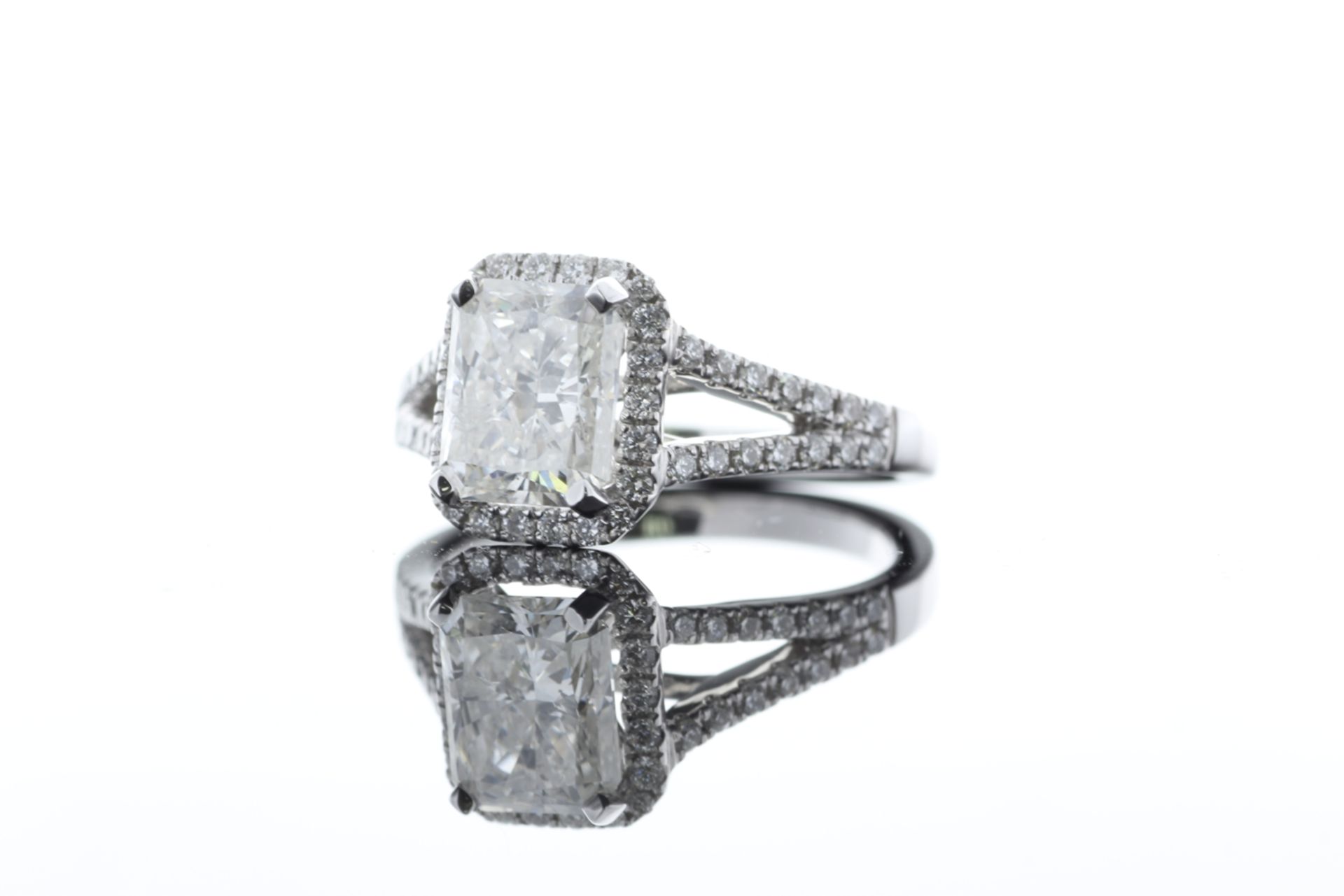 18ct White Gold Single Stone Radiant Cut Diamond With Halo Setting Ring 2.51 (2.01) - Image 7 of 73