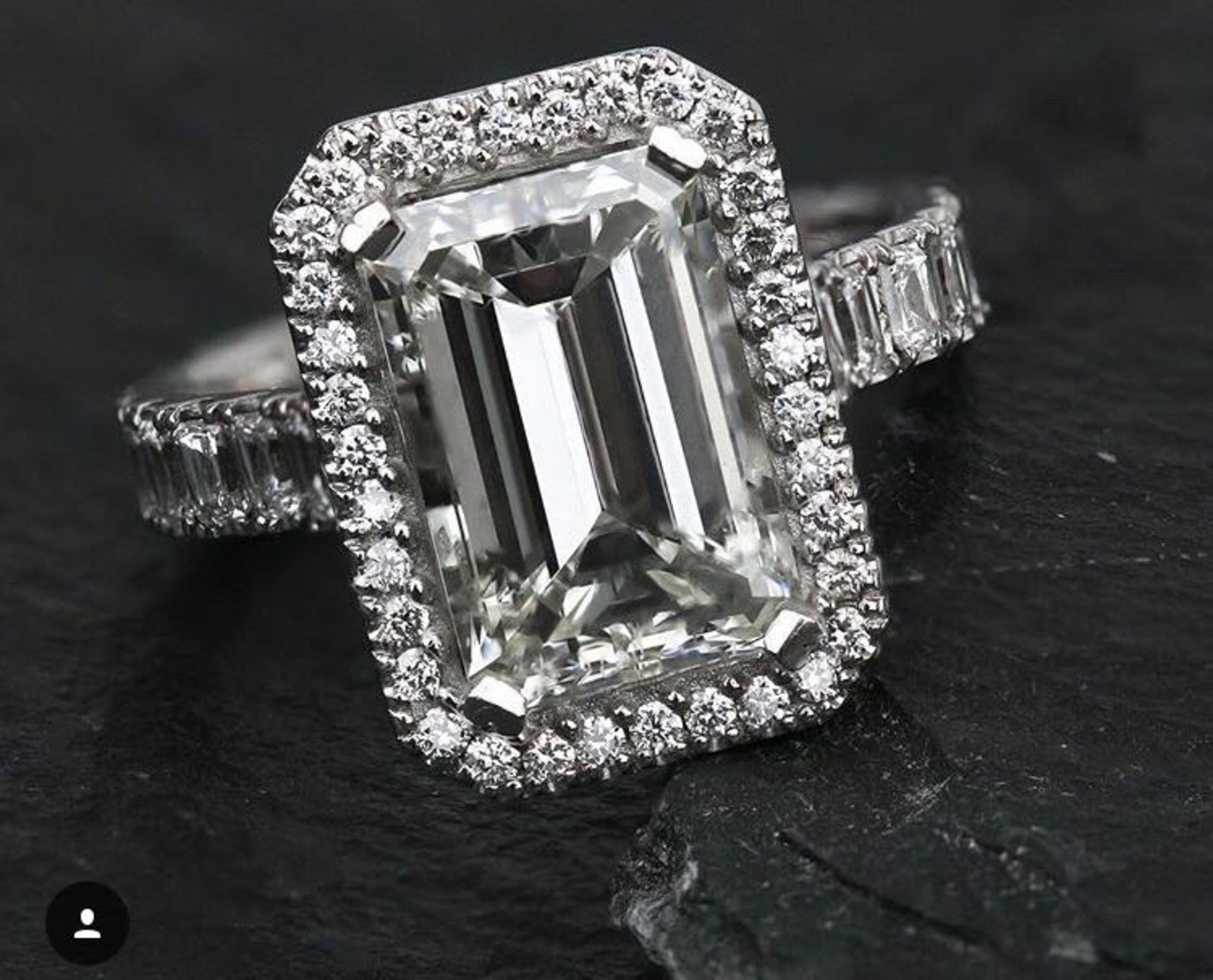 18ct White Gold Single Stone Emerald Cut With Halo Setting Ring 5.00 - Image 9 of 9
