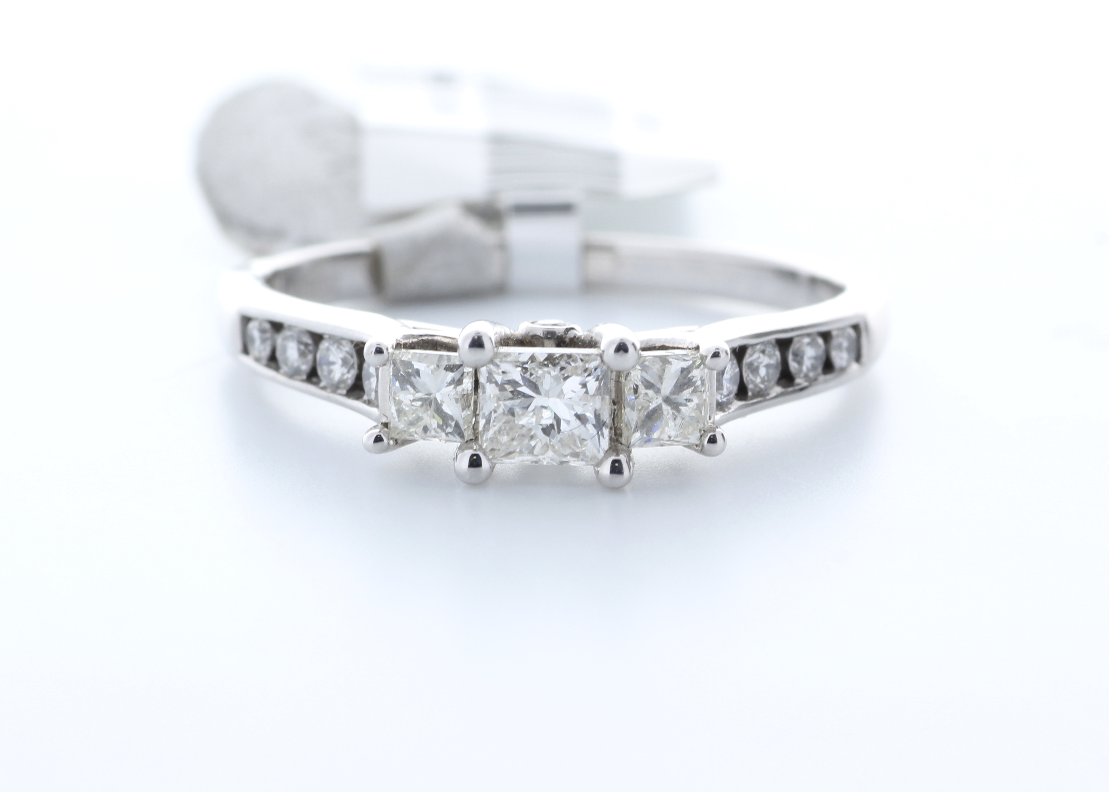 14ct White Gold Three Stone Claw Set Princess Cut Diamond Ring 1.00 - Image 2 of 2