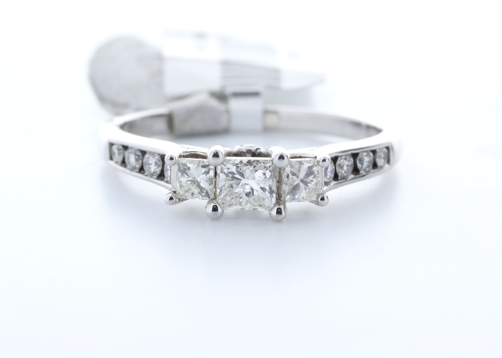 14ct White Gold Three Stone Claw Set Princess Cut Diamond Ring 1.00 - Bild 2 aus 2