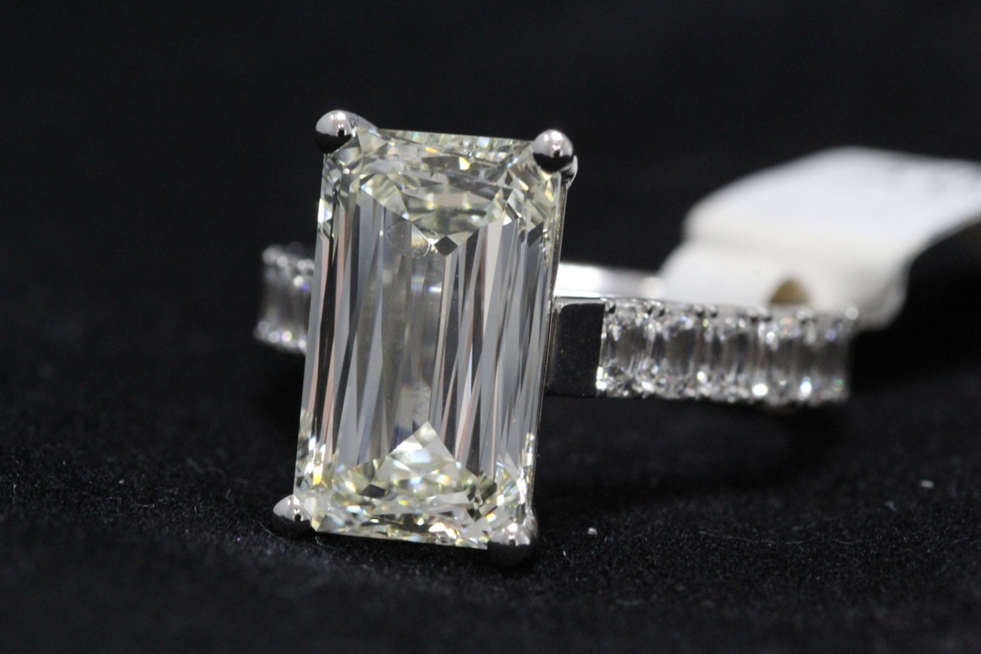 18ct White Gold Single Stone Prong Set Ashoka With Stone Set Shoulders Diamond Ring 5.25 Carats - Image 3 of 3