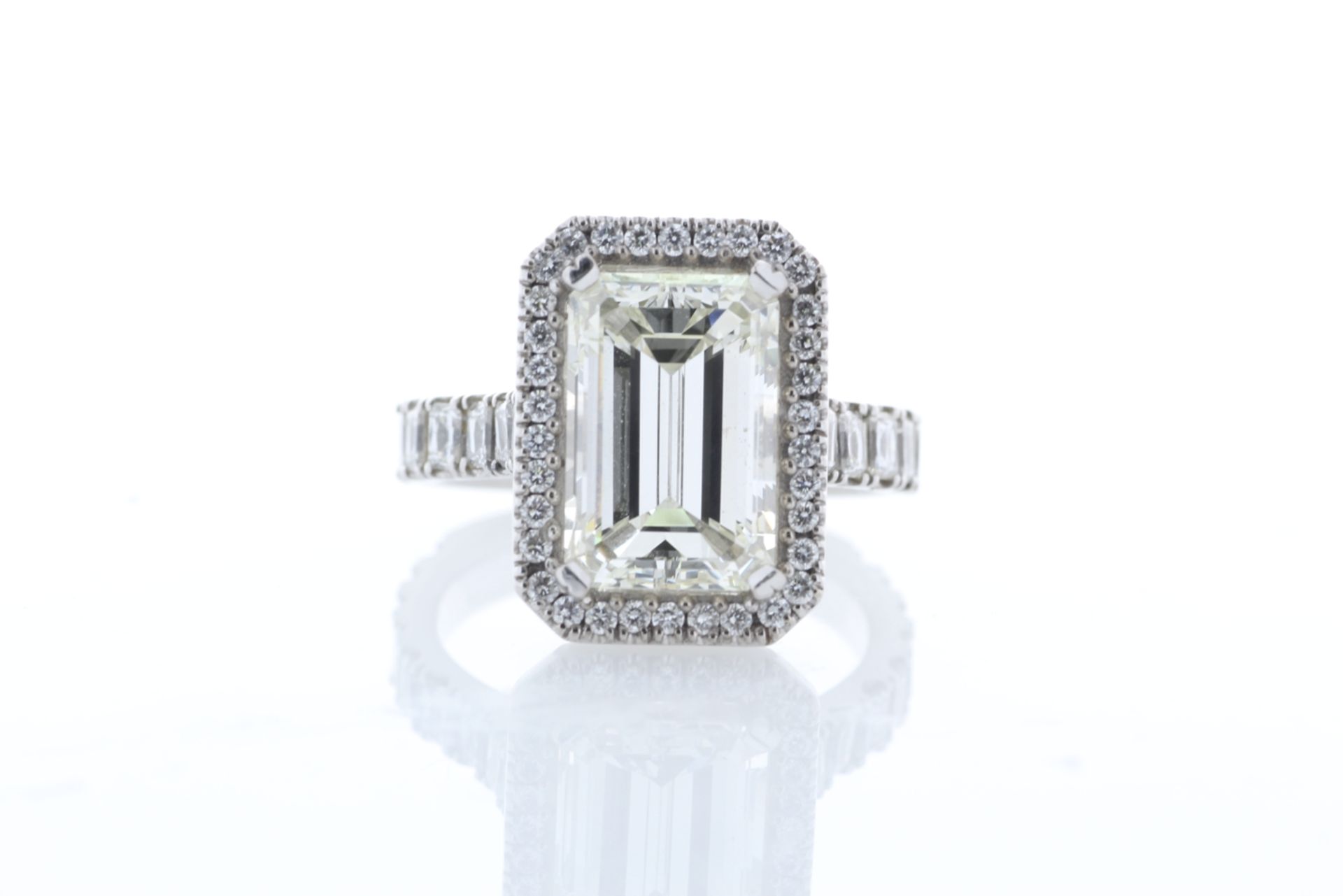 18ct White Gold Single Stone Emerald Cut With Halo Setting Ring 5.00 - Bild 2 aus 9