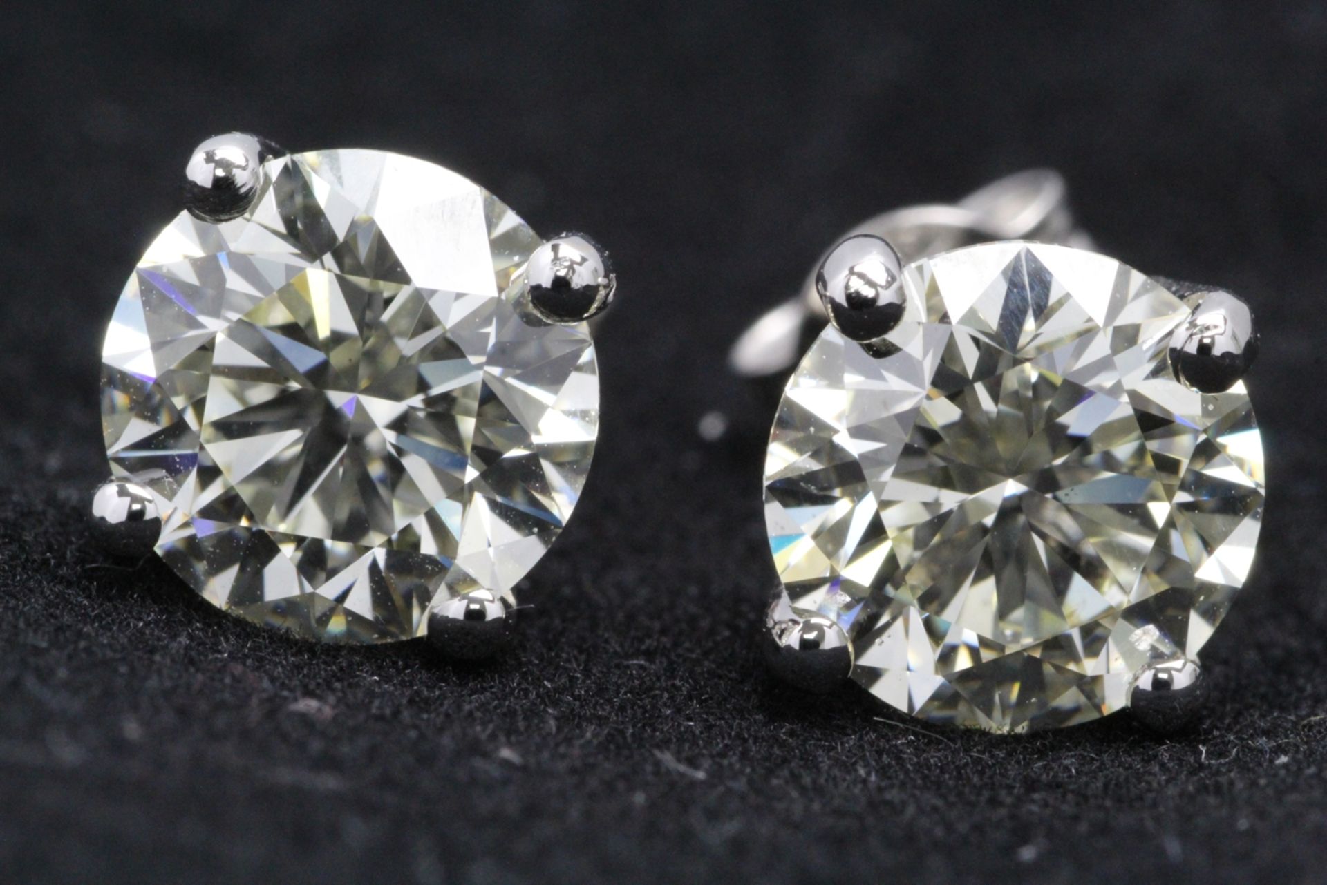 18ct White Gold Single Stone Prong Set Diamond Earring 4.85 Carats