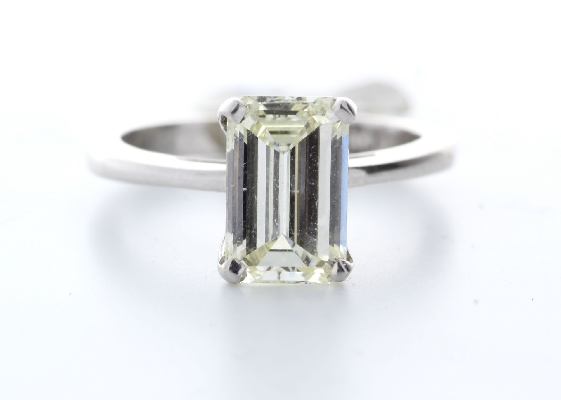 18ct White Gold Single Stone Emerald Cut Diamond Ring 2.01 - Image 2 of 2