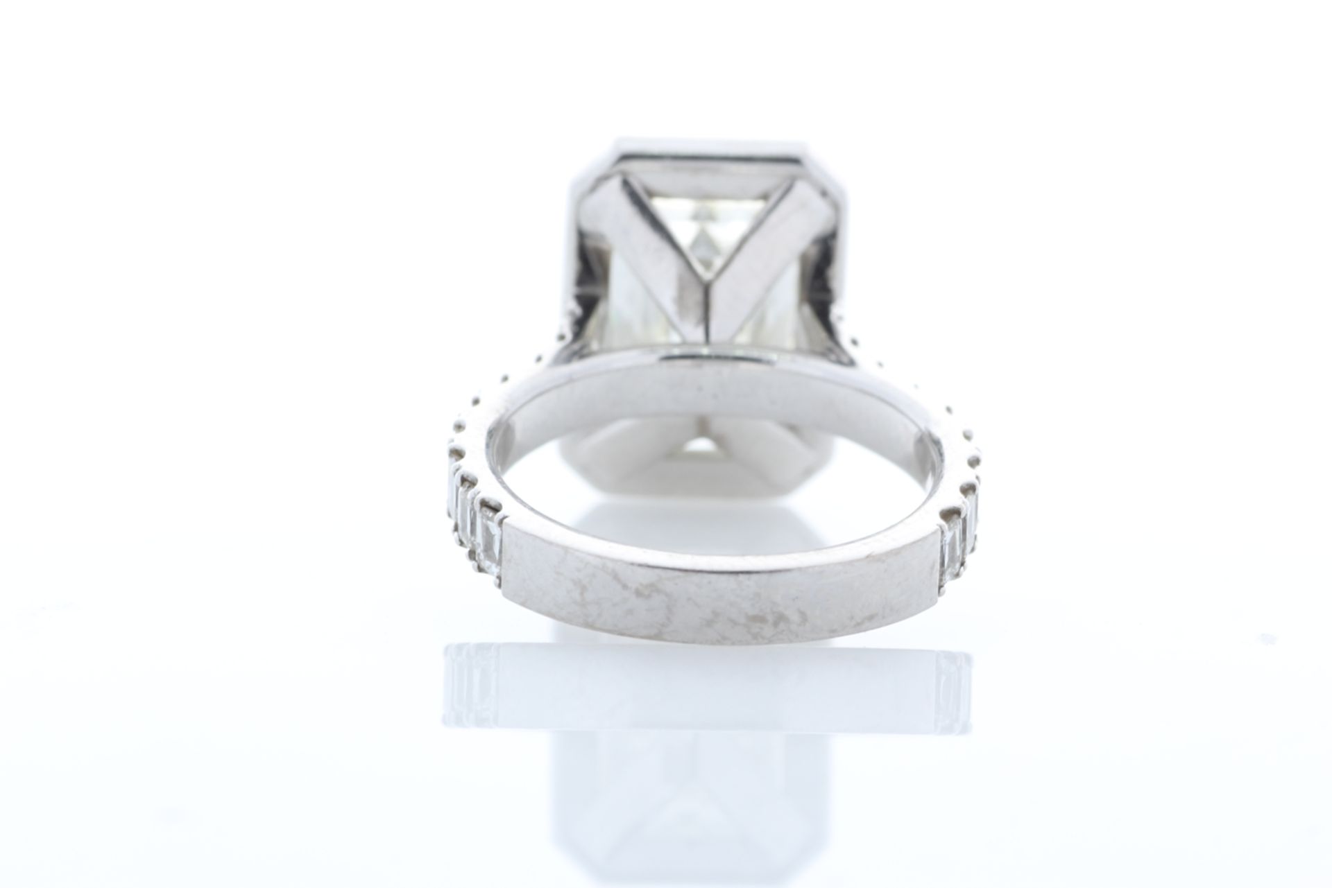 18ct White Gold Single Stone Emerald Cut With Halo Setting Ring 5.00 - Bild 6 aus 9