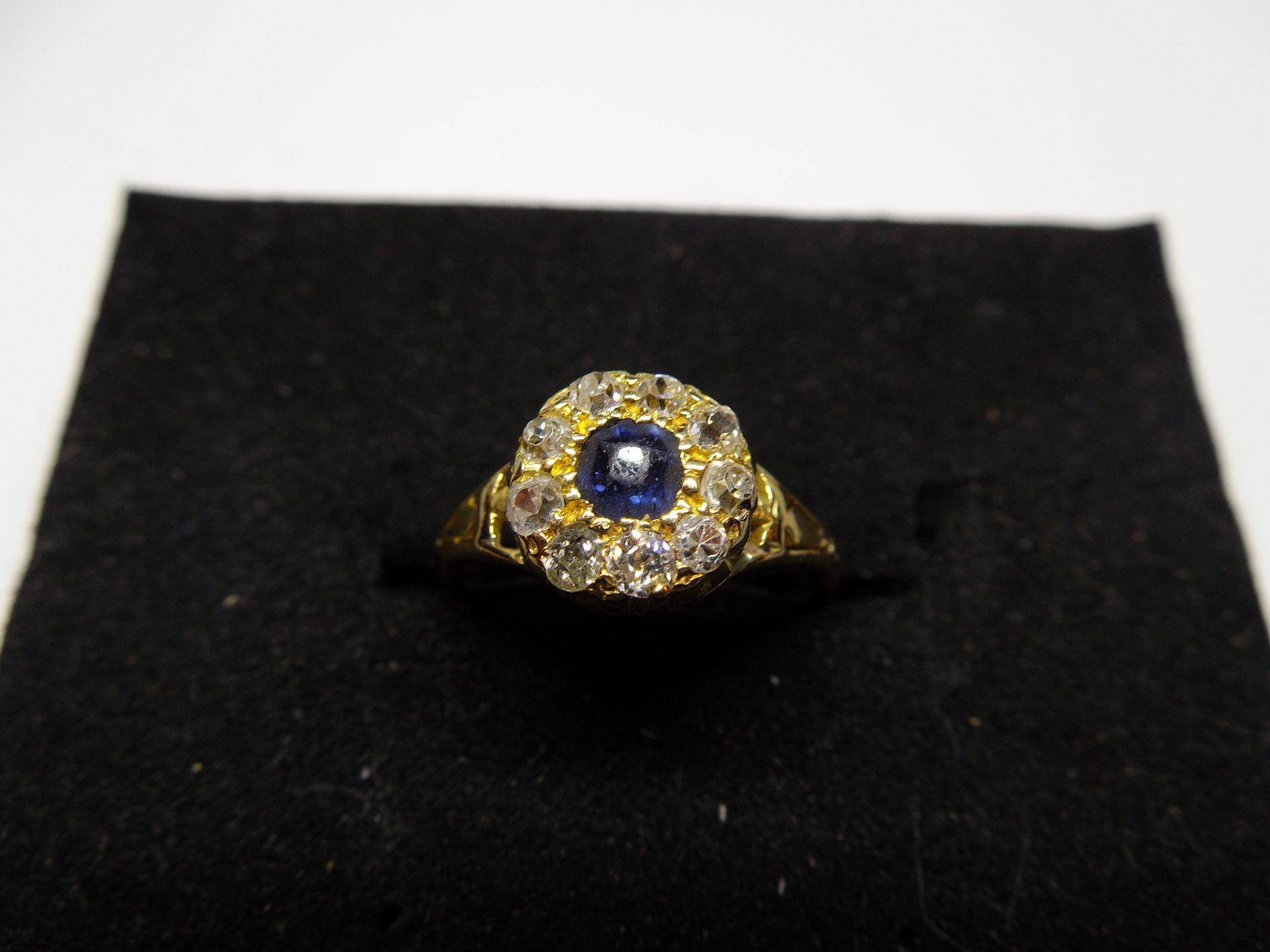Sapphire and Diamond ring - Image 2 of 2